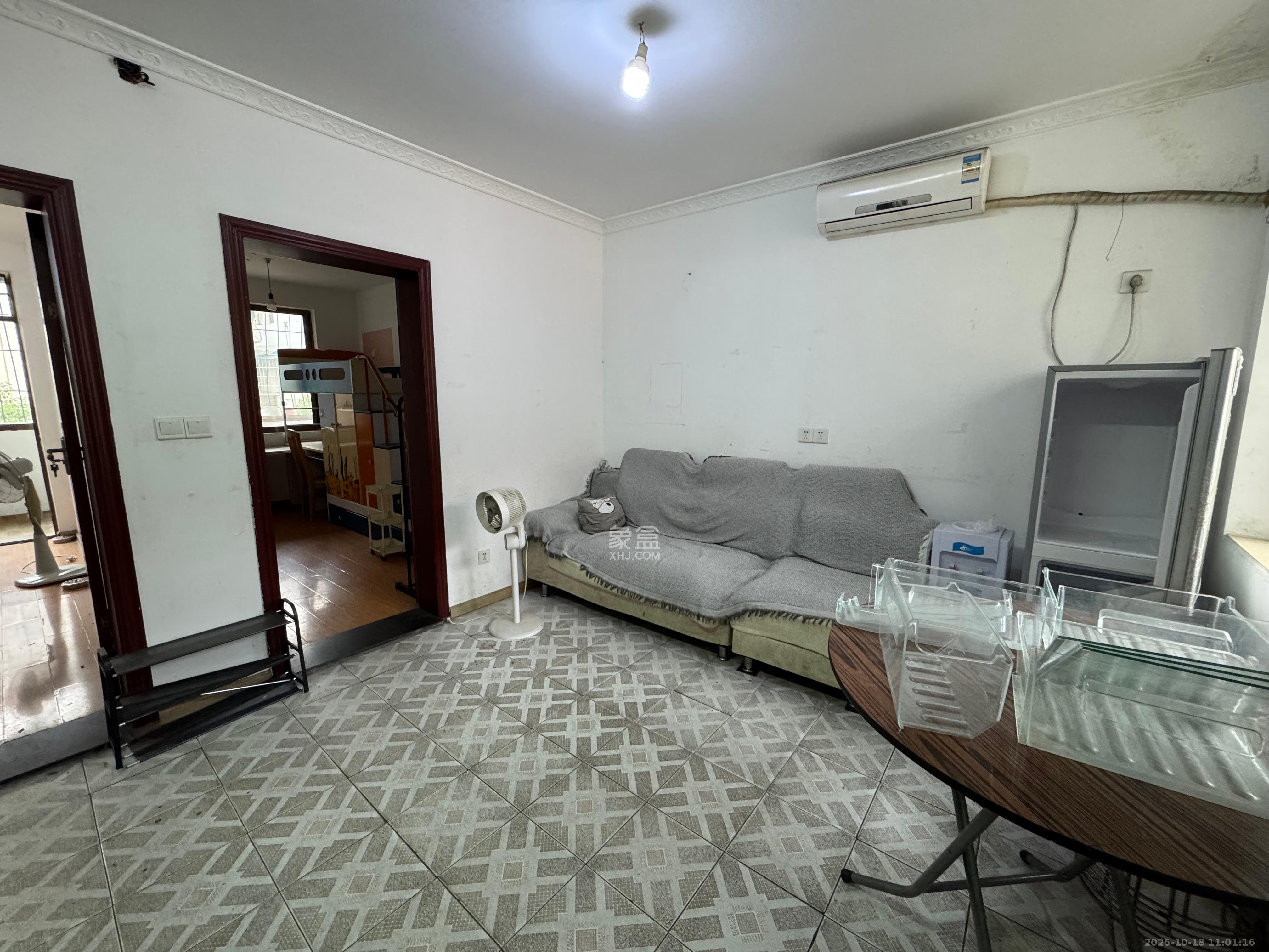 市直属机关宿舍  2室1厅1卫    1300.0元/月