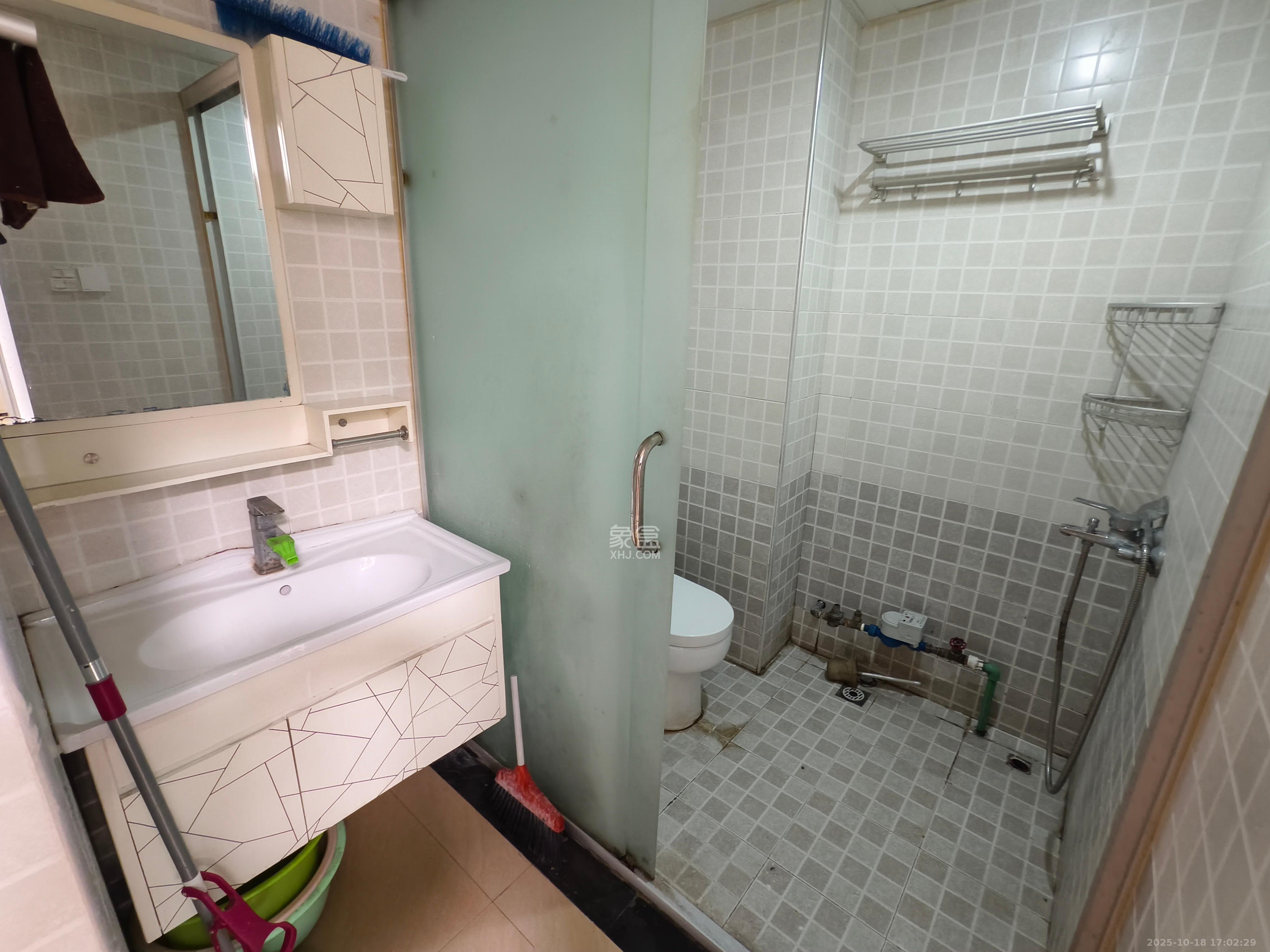 东怡外国（南湖一号)  1室1厅1卫    1700.0元/月室内图