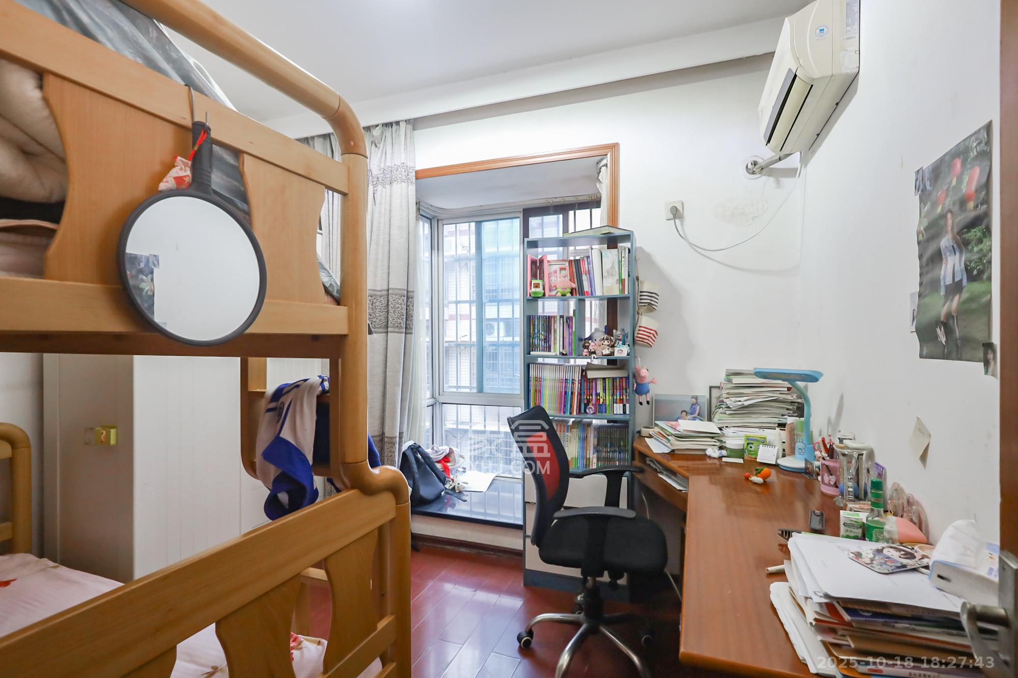 新雅园  3室2厅2卫    98.0万卧室