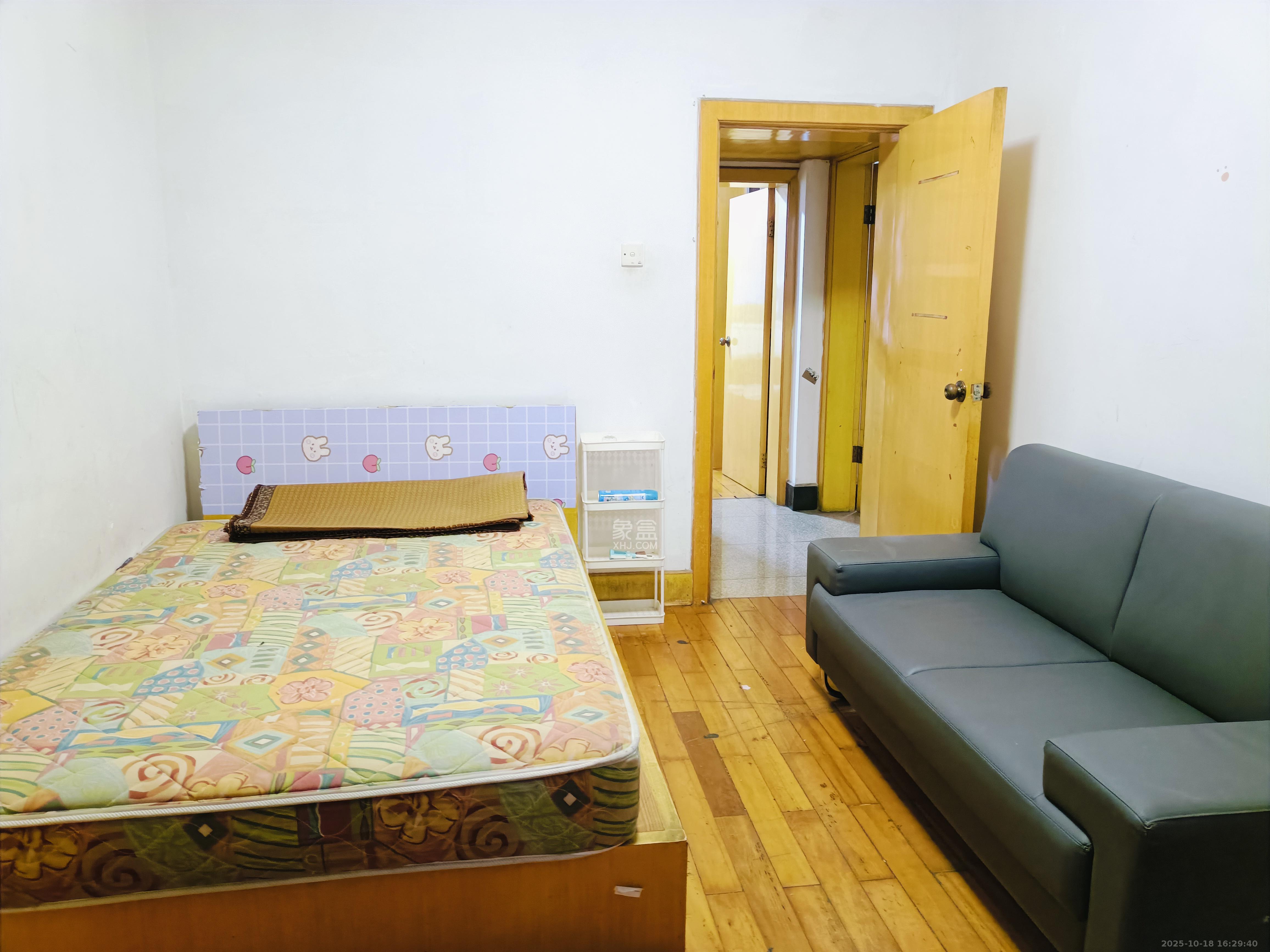 东风二村社区房  3室2厅1卫    2000.0元/月室内图