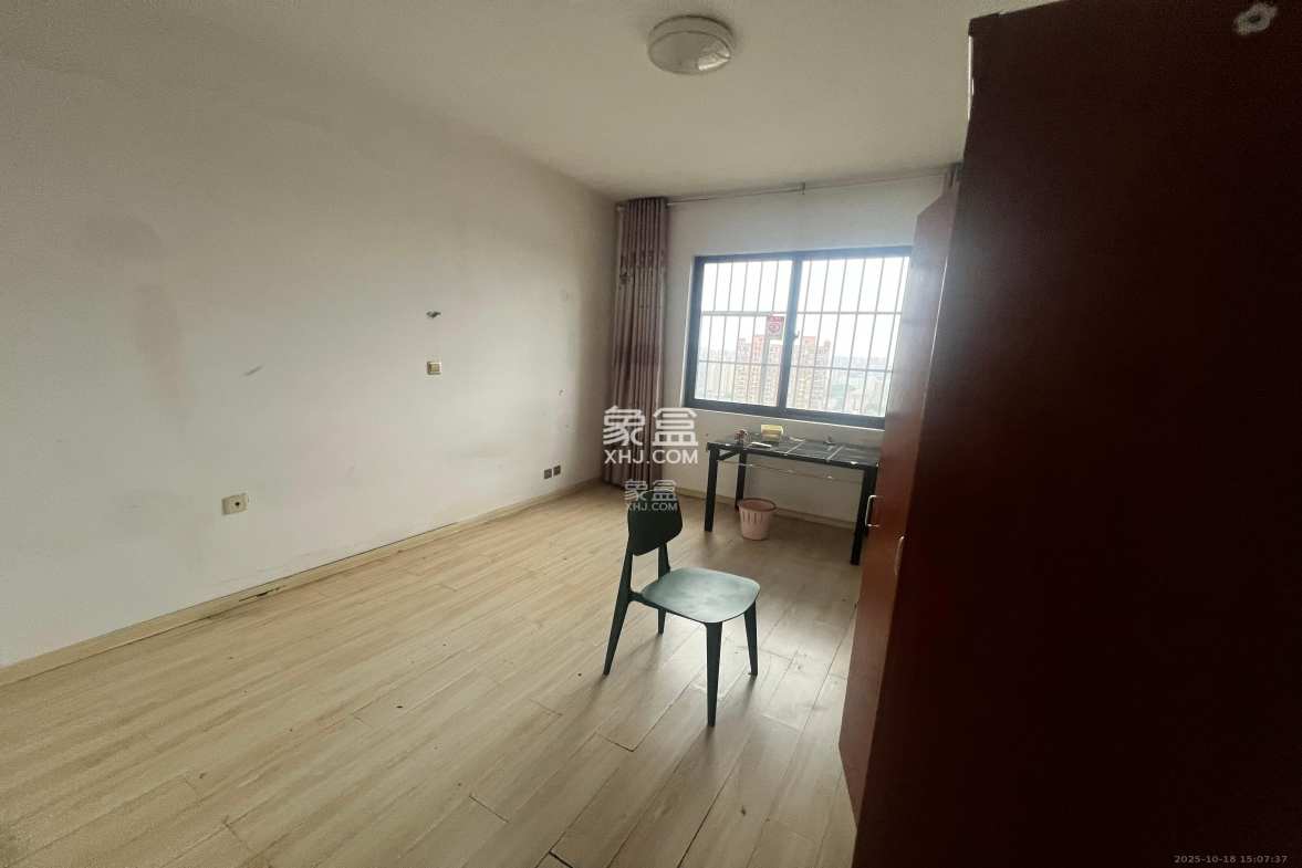 阳光锦城 3室2厅1卫 2800.0元/月 阳光锦城 3室2厅1卫 2800.0元/月室内图