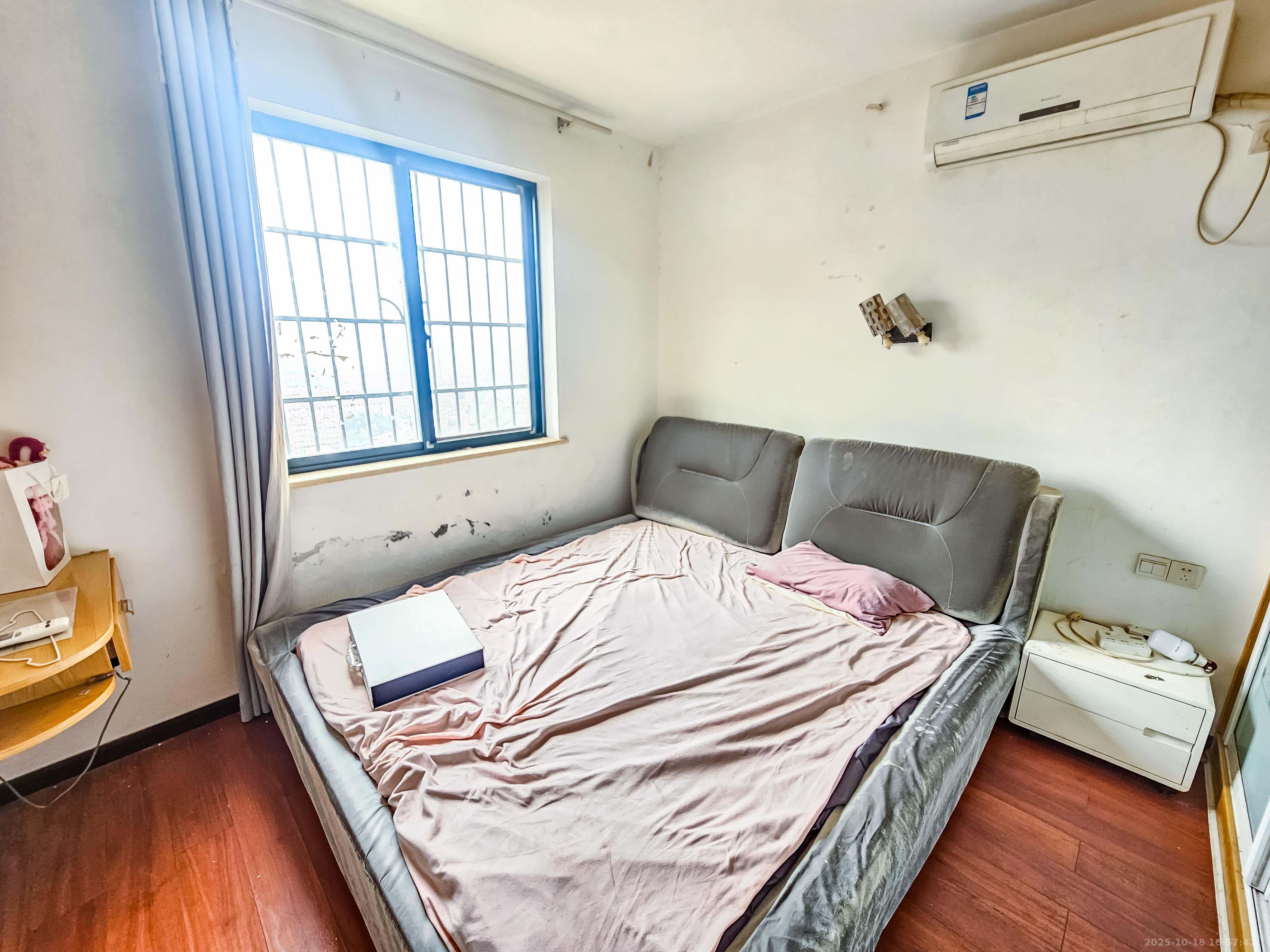 诚兴园  2室2厅1卫    52.8万卧室