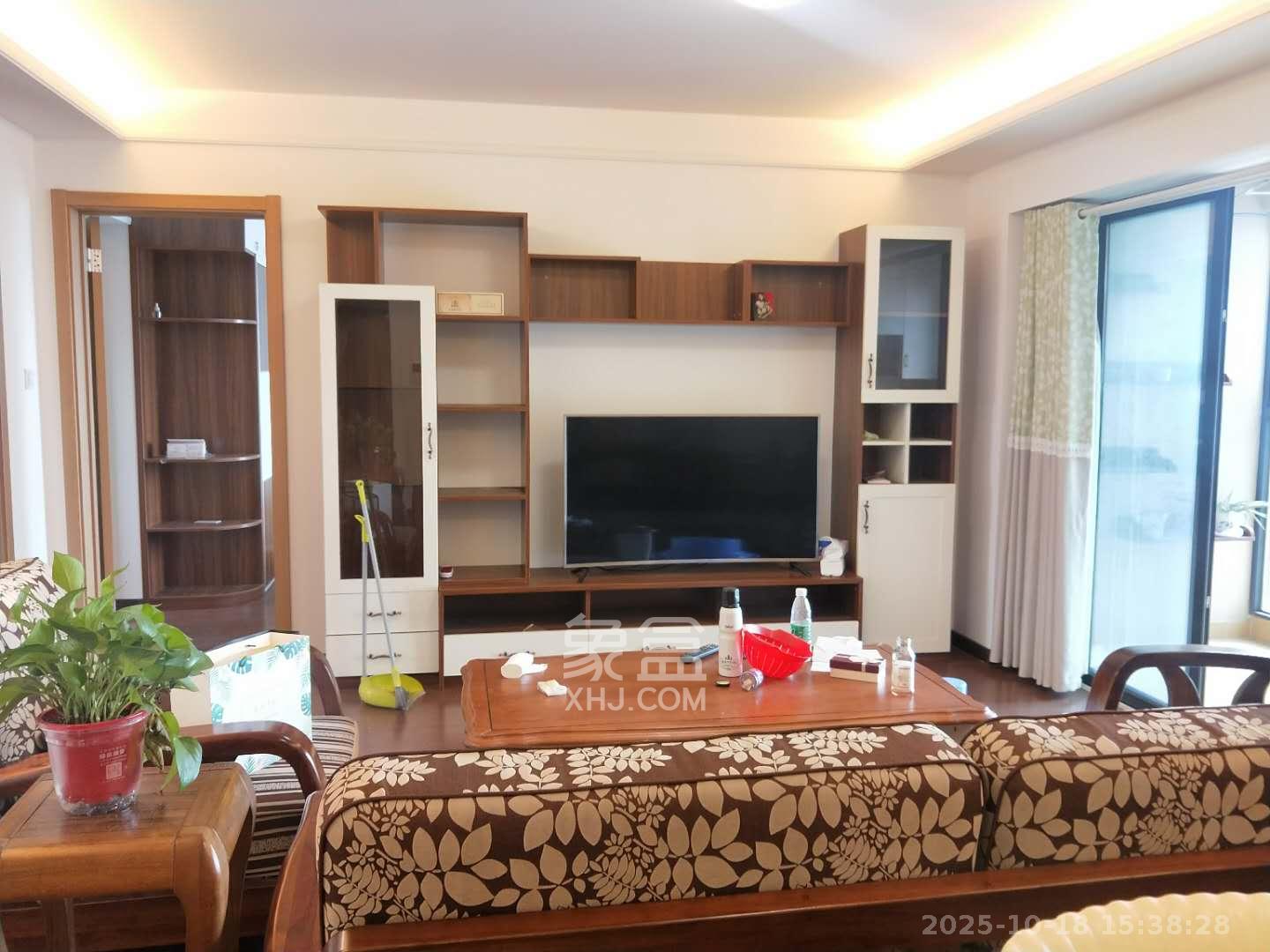 万科魅力之城非凡里  1室1厅2卫    2800.0元/月