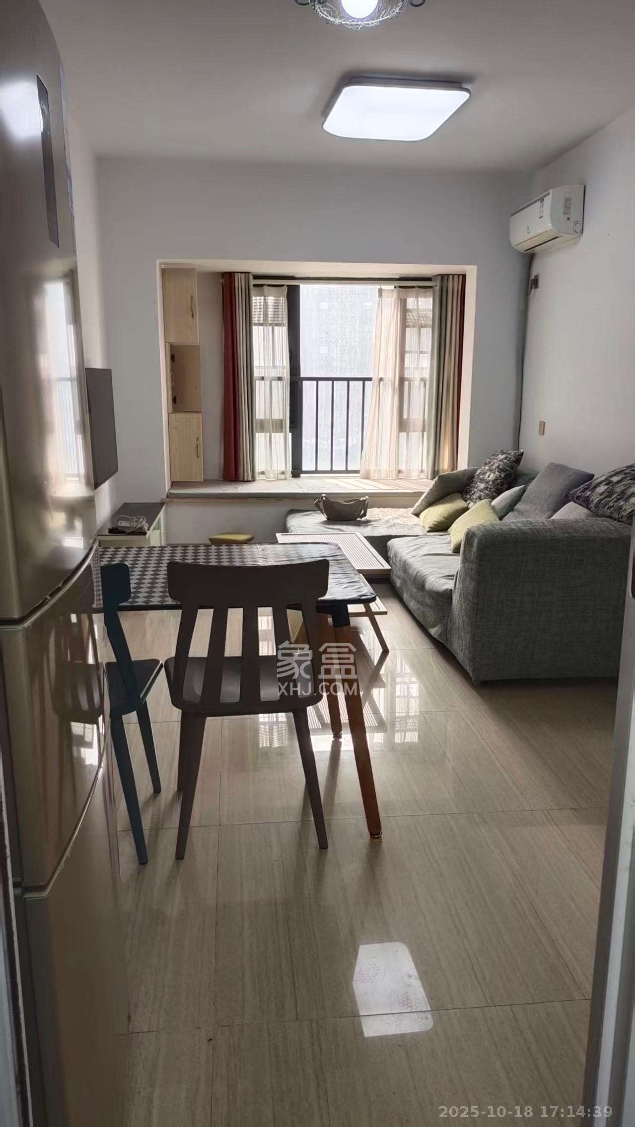 荣盛花语馨苑  1室2厅1卫    2200.0元/月