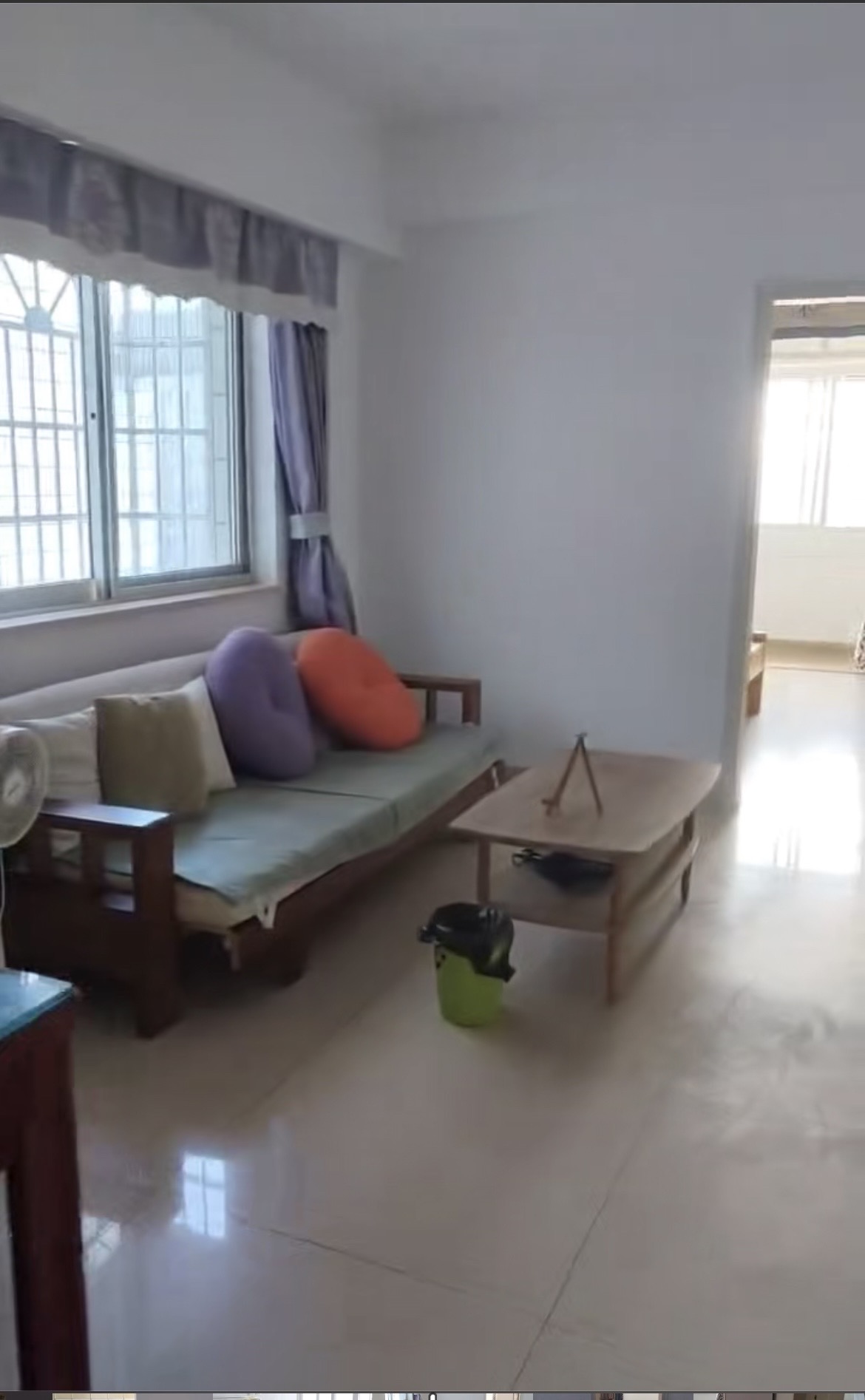 颐海园  3室2厅2卫    2300.0元/月