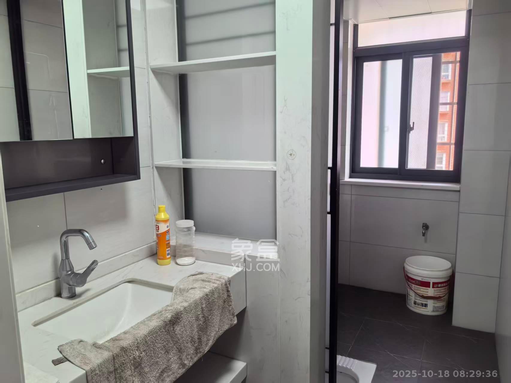 凯富南方鑫城 4室2厅2卫 2600.0元/月 凯富南方鑫城 4室2厅2卫 2600.0元/月室内图