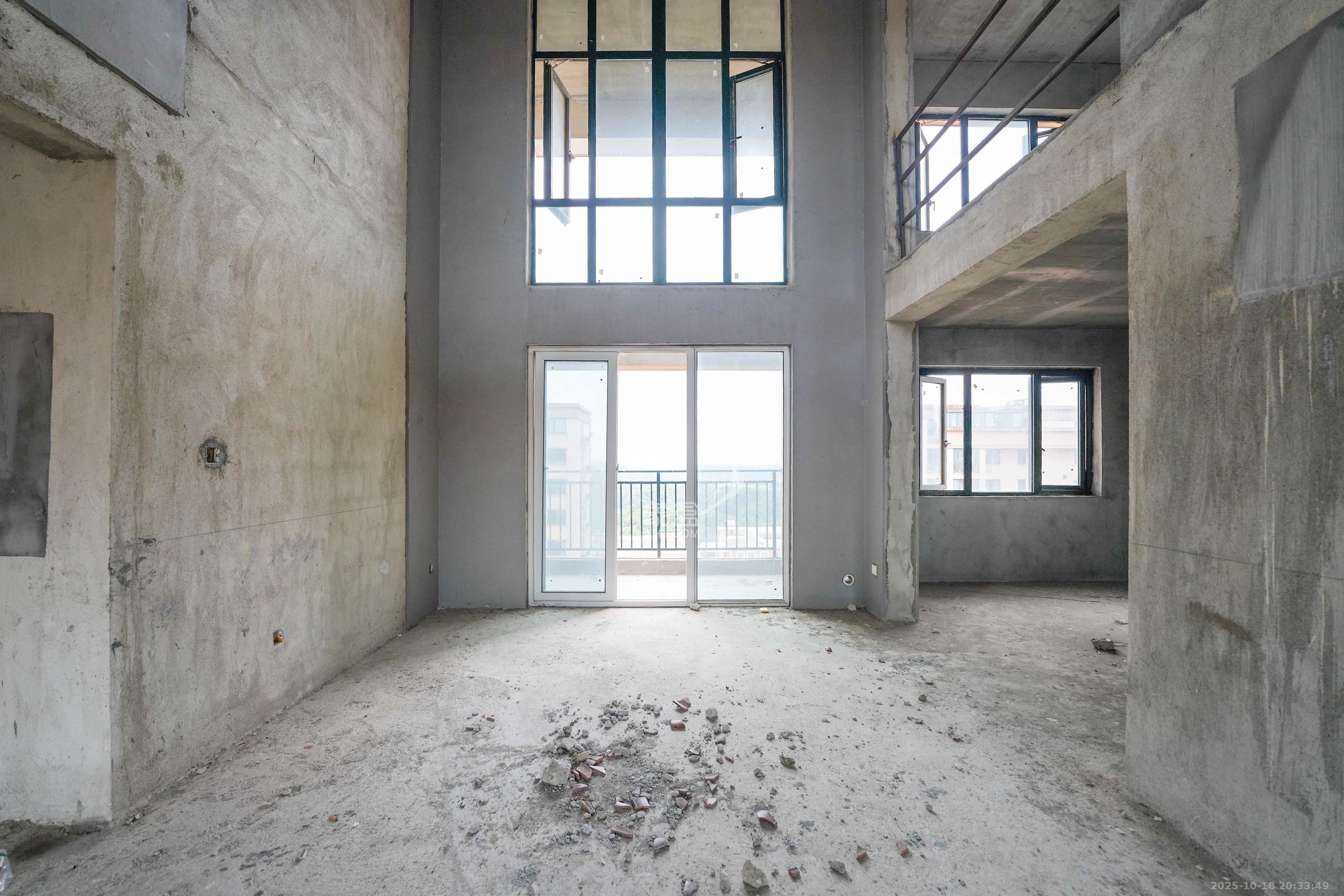 丽发新城  5室3厅3卫    106.8万 丽发新城  5室3厅3卫    106.8万