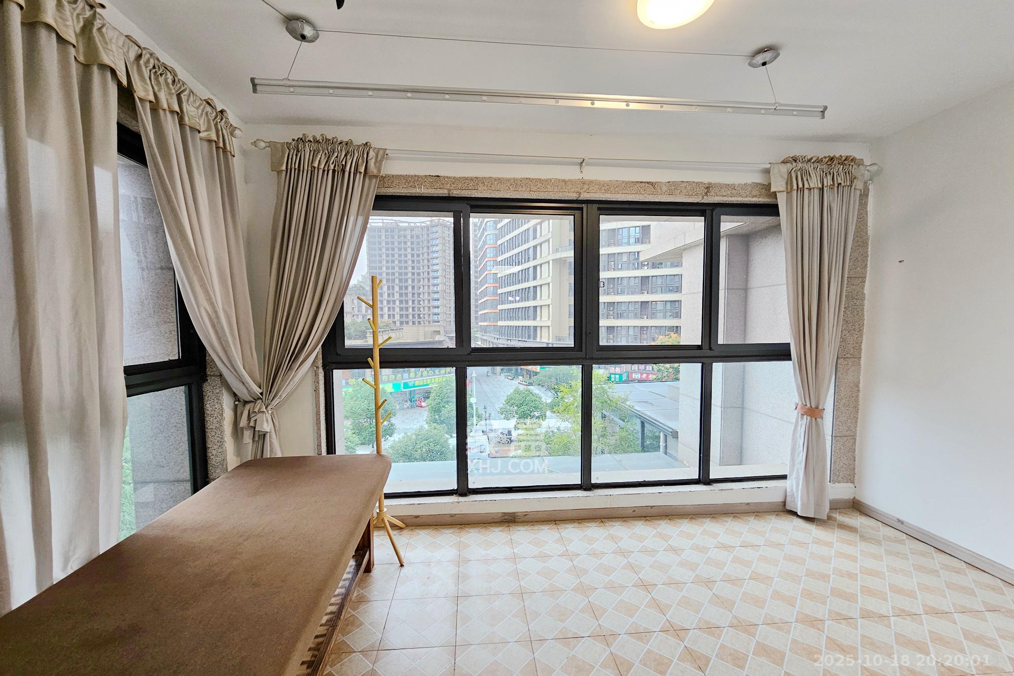 明昇壹城（明昇时代广场）一期  4室2厅2卫    198.0万阳台