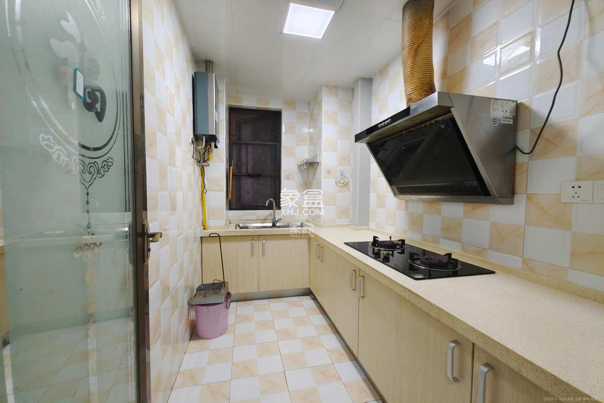 保利西海岸B区  3室2厅1卫    3000.0元/月 保利西海岸B区  3室2厅1卫    3000.0元/月室内图