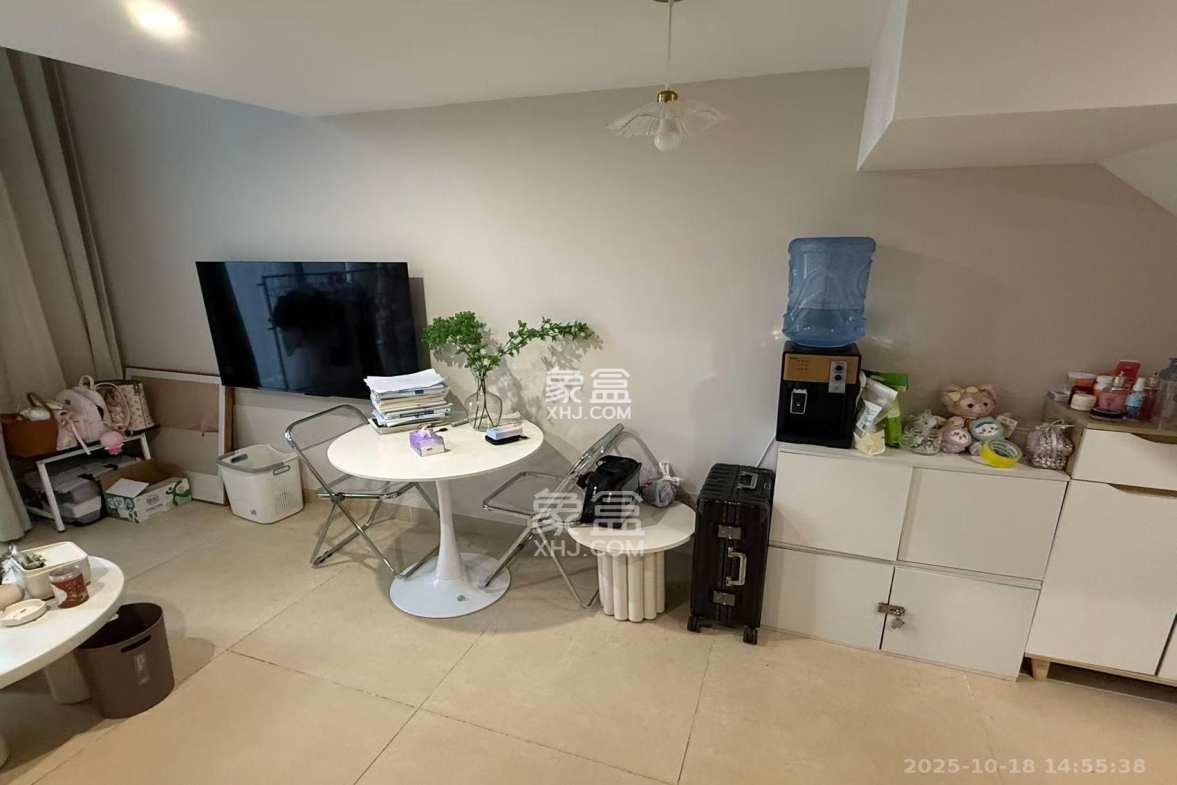 力高凤凰新天 1室1厅1卫 2200.0元/月 力高凤凰新天 1室1厅1卫 2200.0元/月室内图