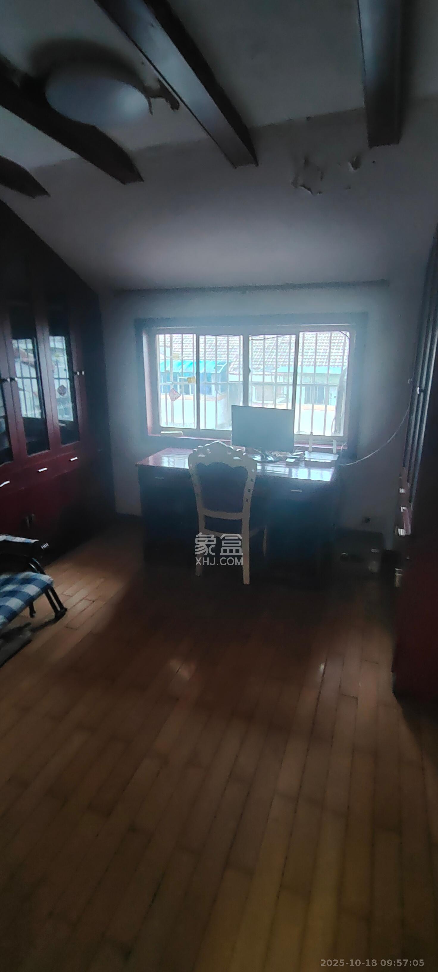 德政园  4室2厅2卫    1600.0元/月室内图