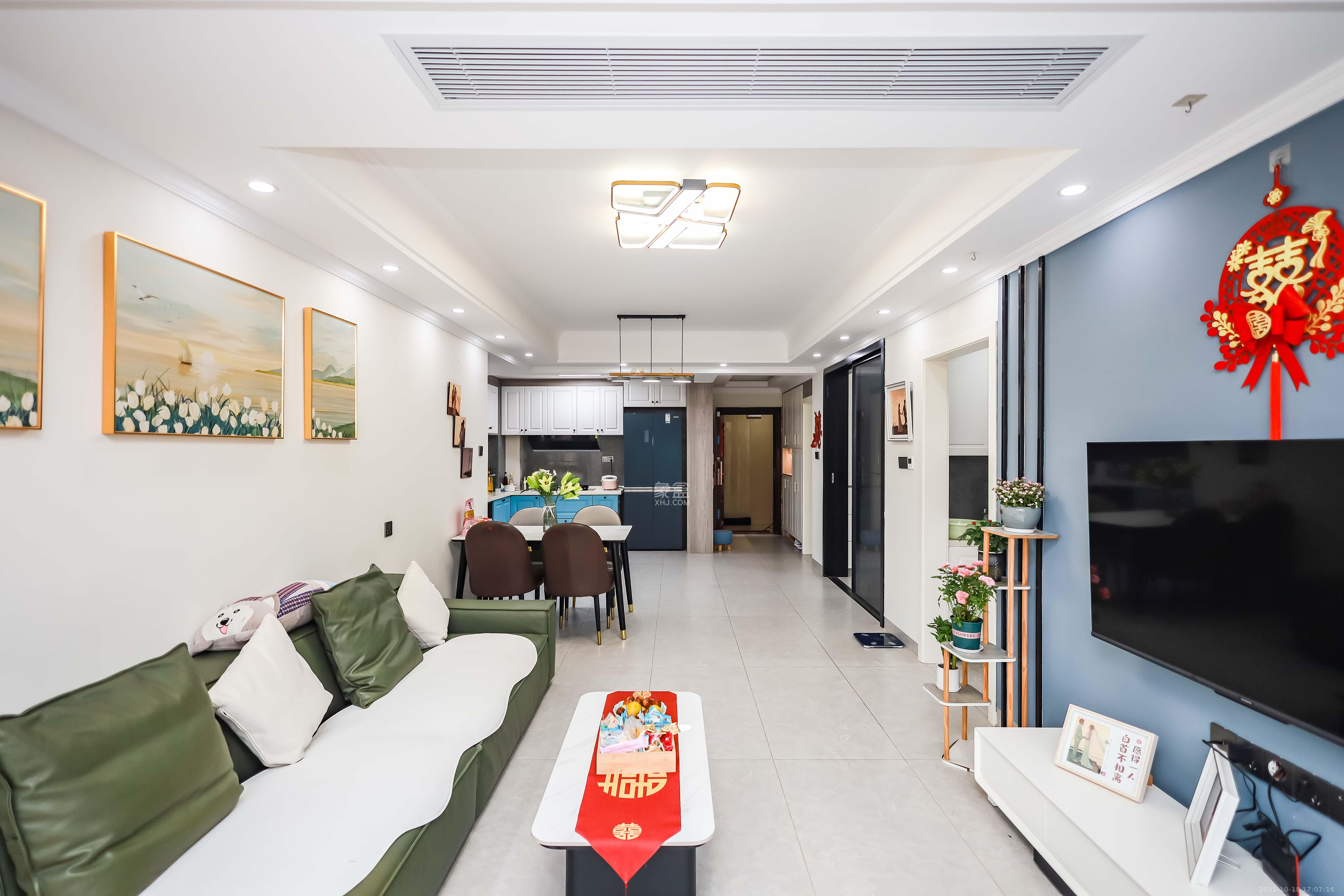 长房云时代  3室2厅1卫    88.0万客厅