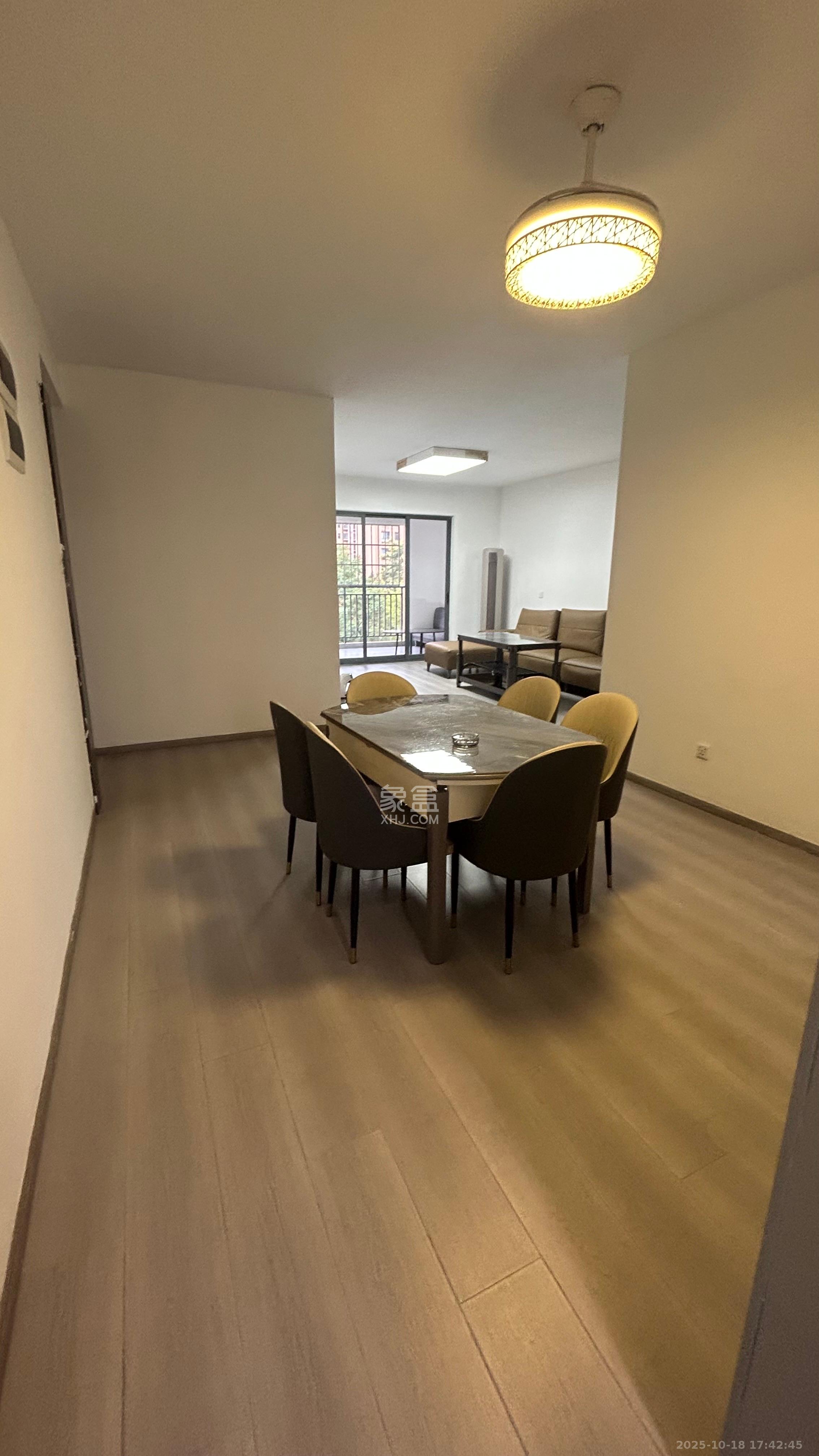 和美星城  3室2厅2卫    1900.0元/月 和美星城  3室2厅2卫    1900.0元/月室内图