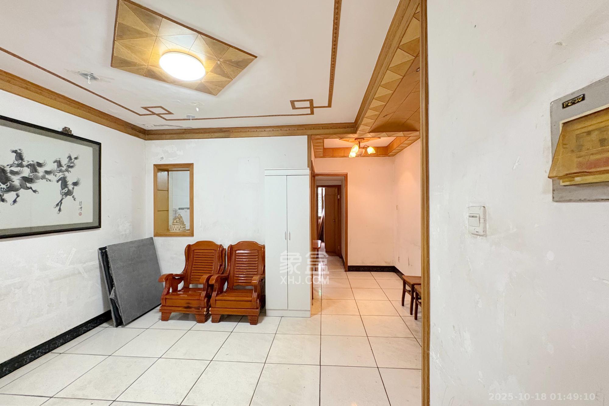 戥子桥散盘  2室1厅1卫    42.0万 戥子桥散盘  2室1厅1卫    42.0万客厅