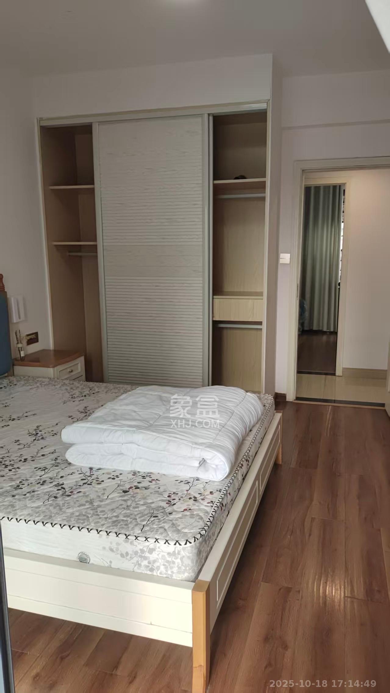 荣盛花语馨苑  1室2厅1卫    2200.0元/月室内图