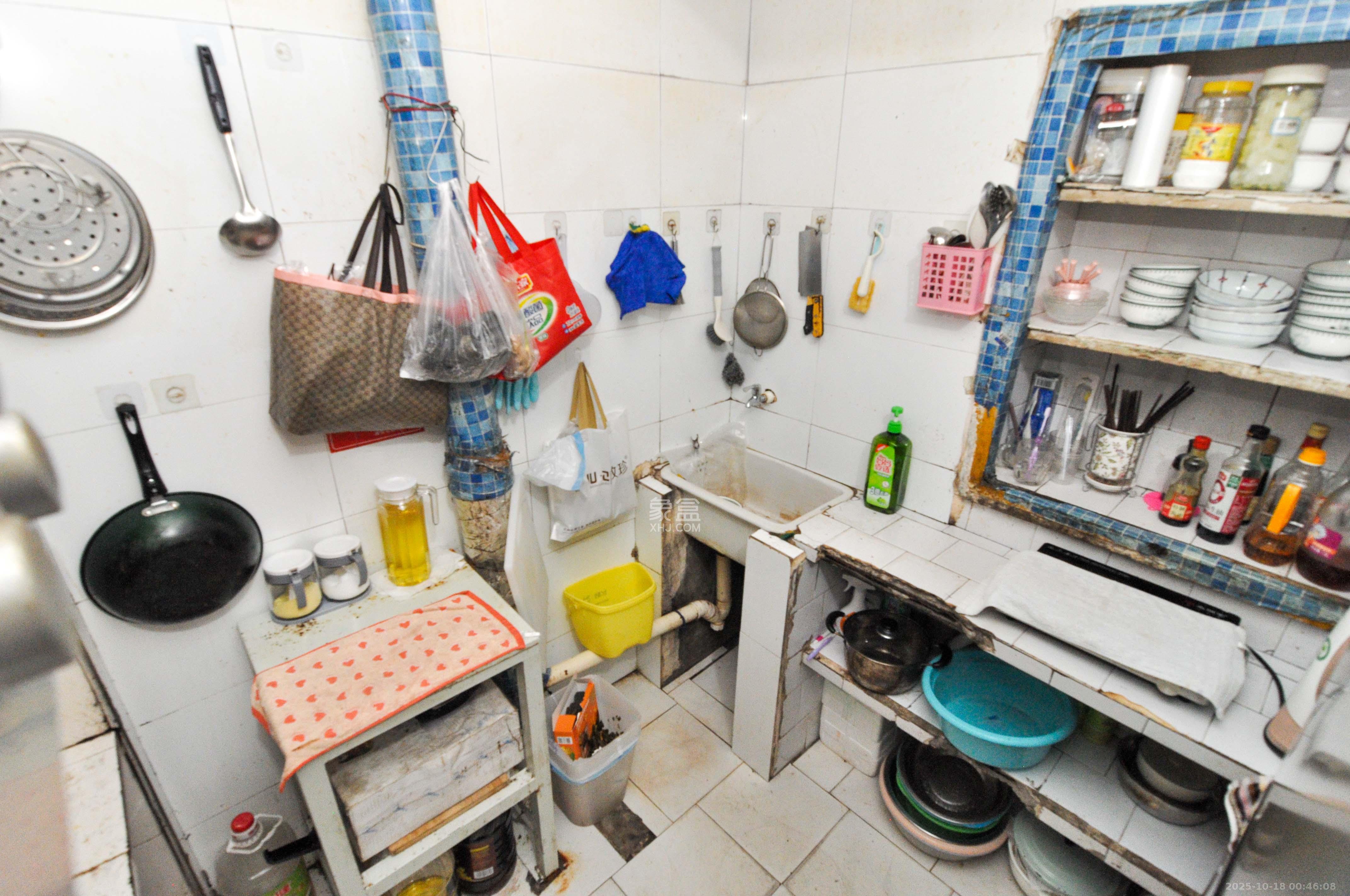 湘仪家园  3室2厅1卫    45.0万 湘仪家园  3室2厅1卫    45.0万厨房