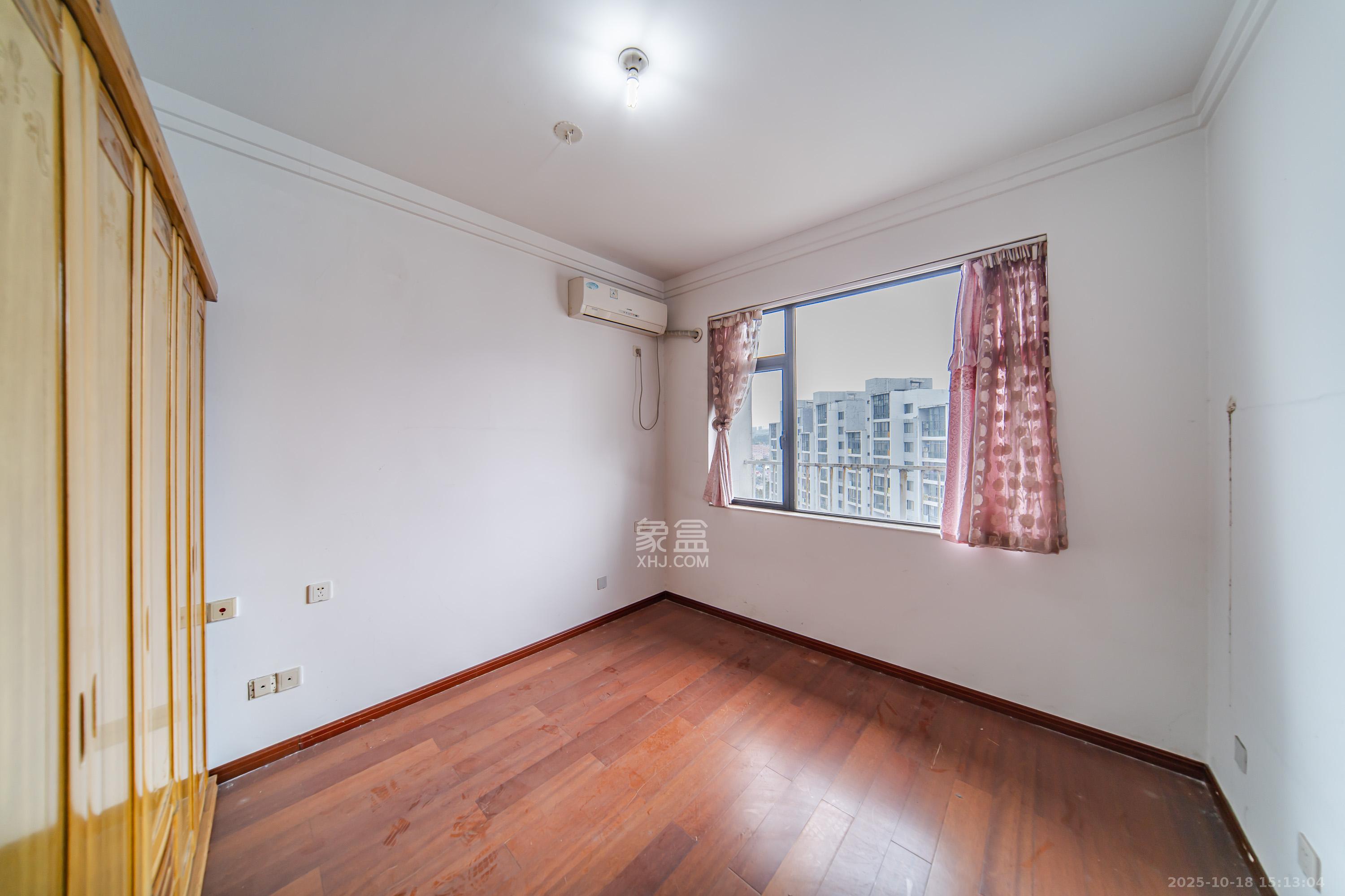 阳光100三期 2室2厅1卫 2000.0元/月 阳光100三期 2室2厅1卫 2000.0元/月室内图