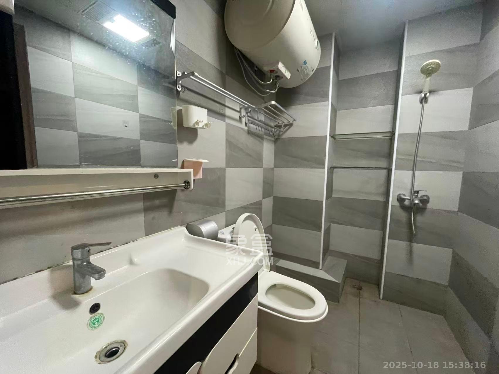 第六都（陆都小区）  1室1厅1卫    1800.0元/月室内图