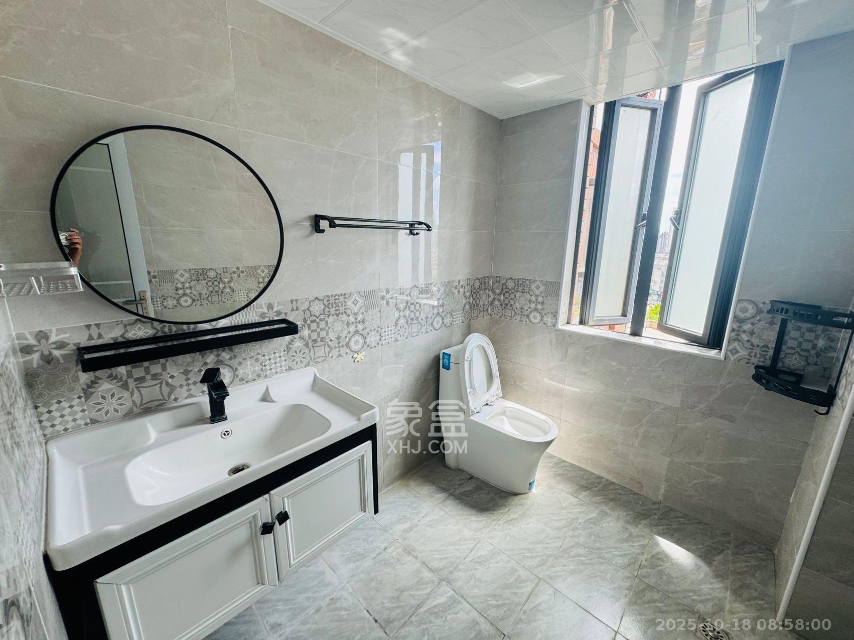 半山壹号  3室2厅2卫    2900.0元/月 半山壹号  3室2厅2卫    2900.0元/月室内图