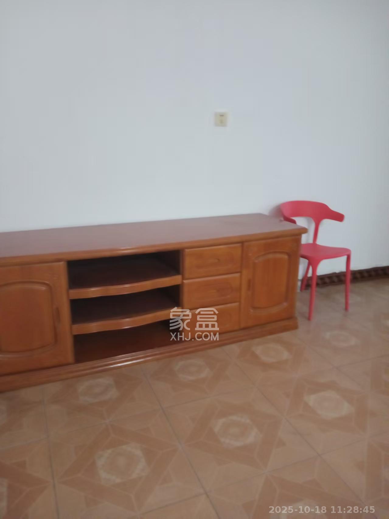 洞井商贸城 2室2厅1卫 1200.0元/月 洞井商贸城 2室2厅1卫 1200.0元/月室内图