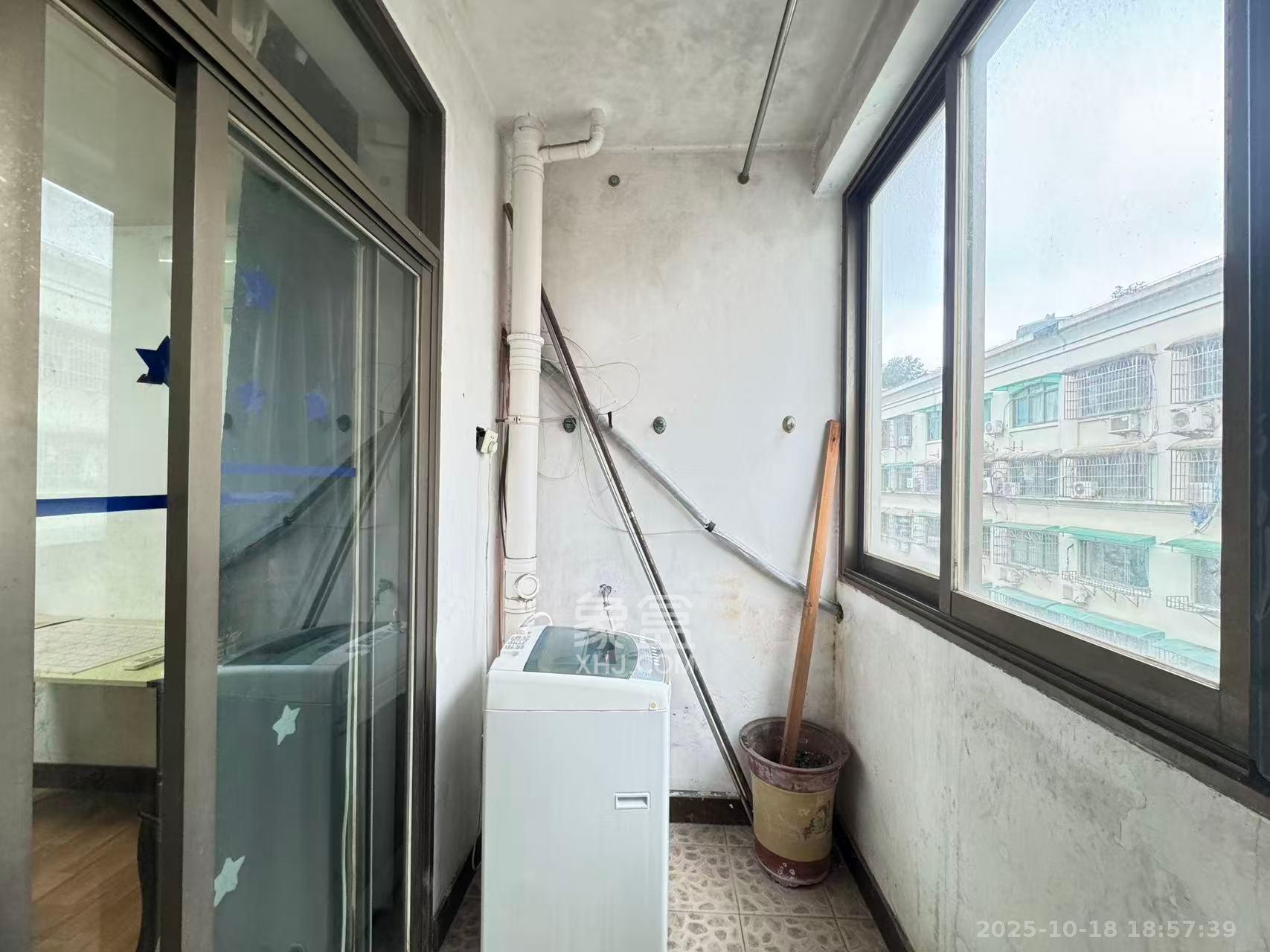 省工商局宿舍  3室2厅2卫    2000.0元/月室内图