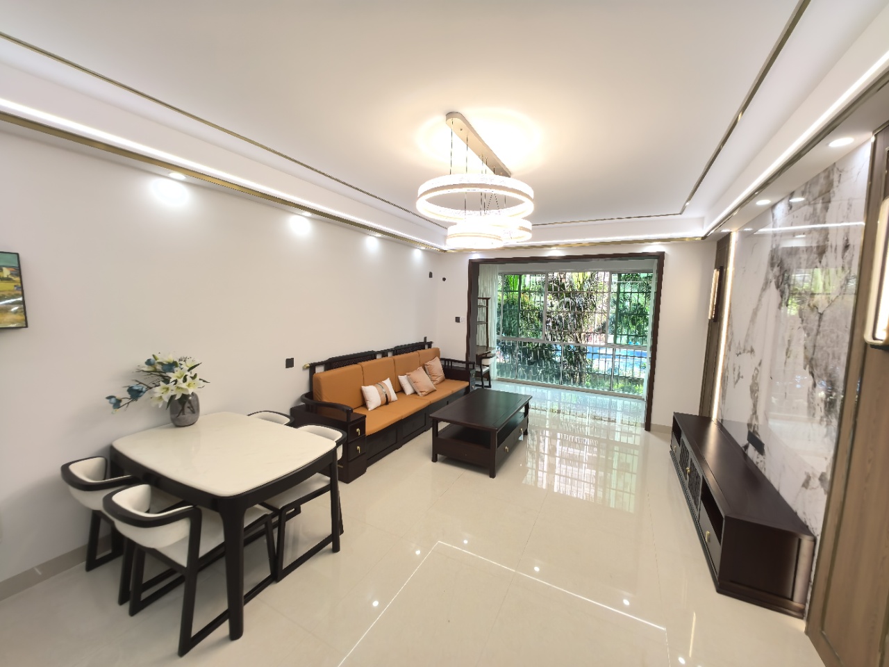 宝泰温泉花园  1室2厅1卫    126.0万 宝泰温泉花园  1室2厅1卫    126.0万室内图