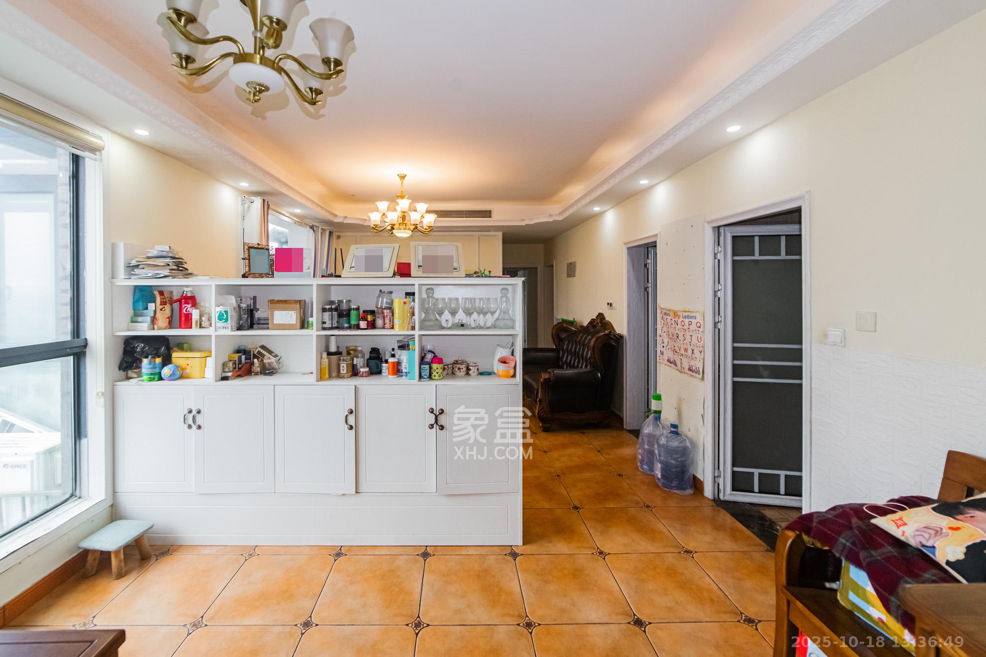 湘江世纪城映江苑  3室2厅2卫    100.0万 湘江世纪城映江苑  3室2厅2卫    100.0万客厅