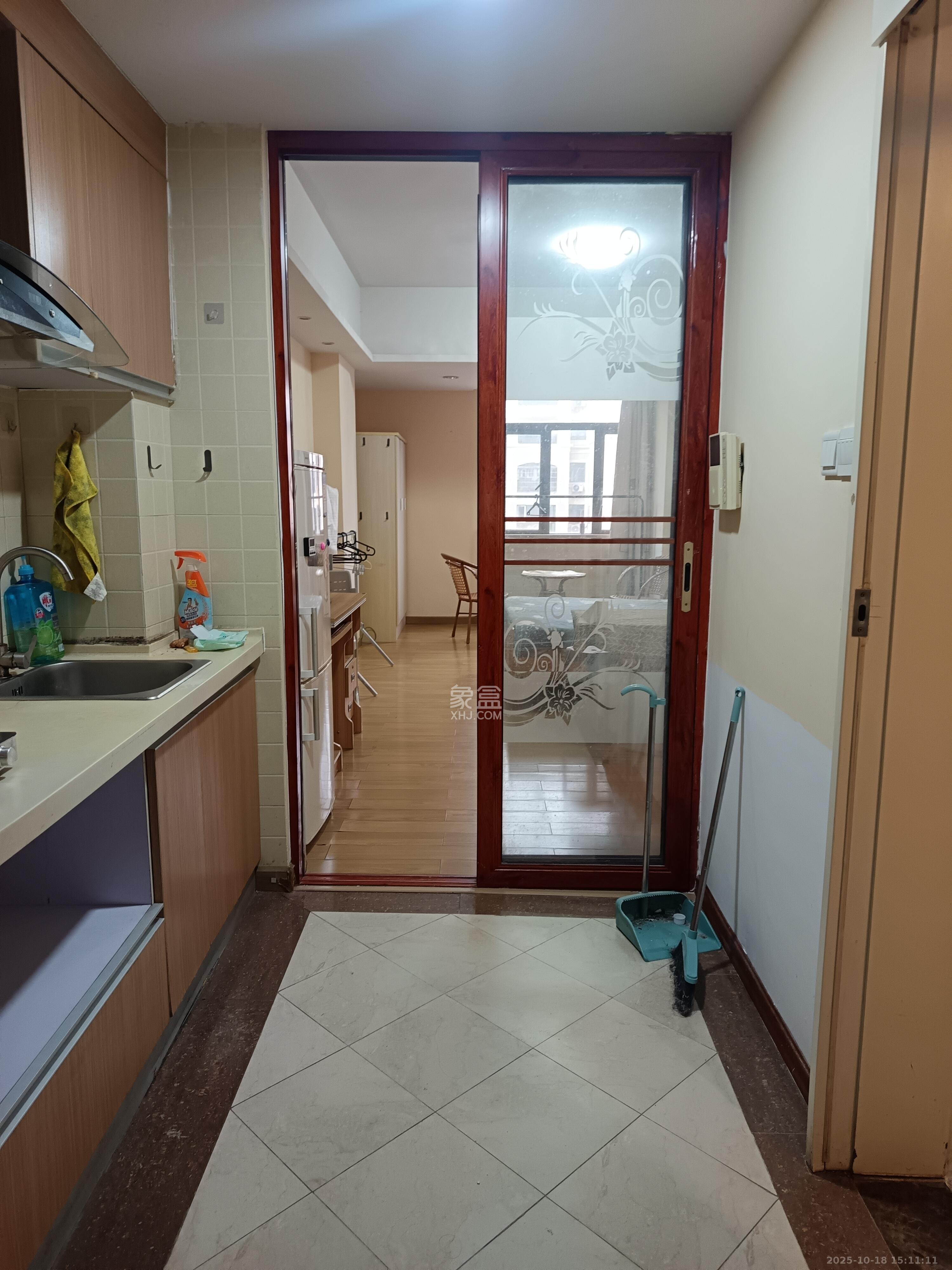 米兰春天  1室1厅1卫    1000.0元/月 米兰春天  1室1厅1卫    1000.0元/月室内图