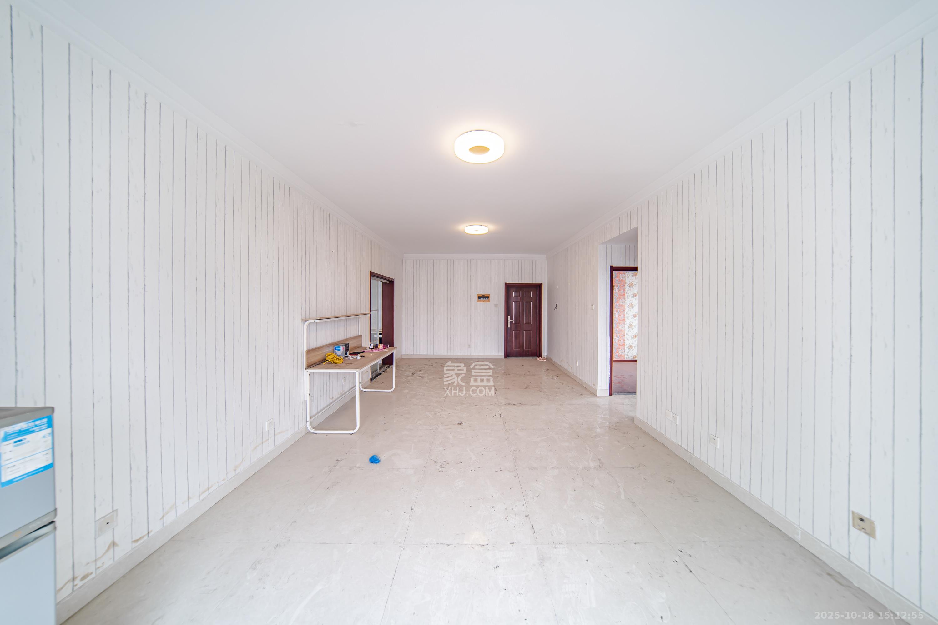 阳光100三期 2室2厅1卫 2000.0元/月 阳光100三期 2室2厅1卫 2000.0元/月室内图