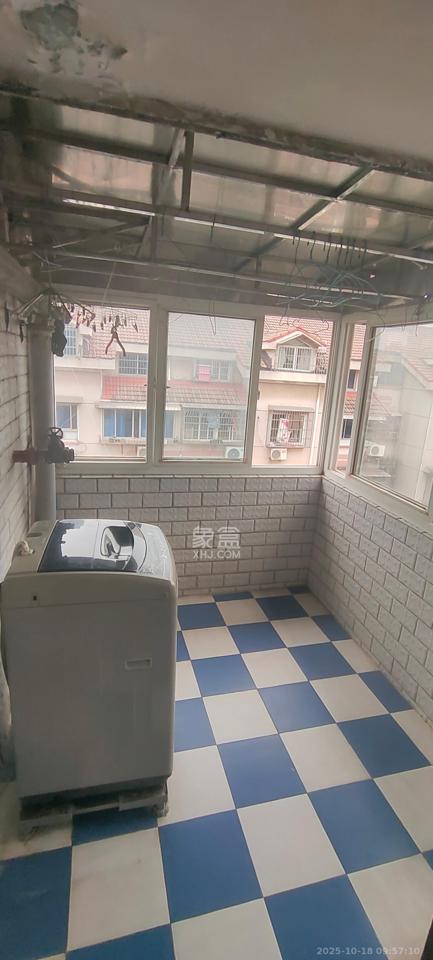 德政园  4室2厅2卫    1600.0元/月室内图