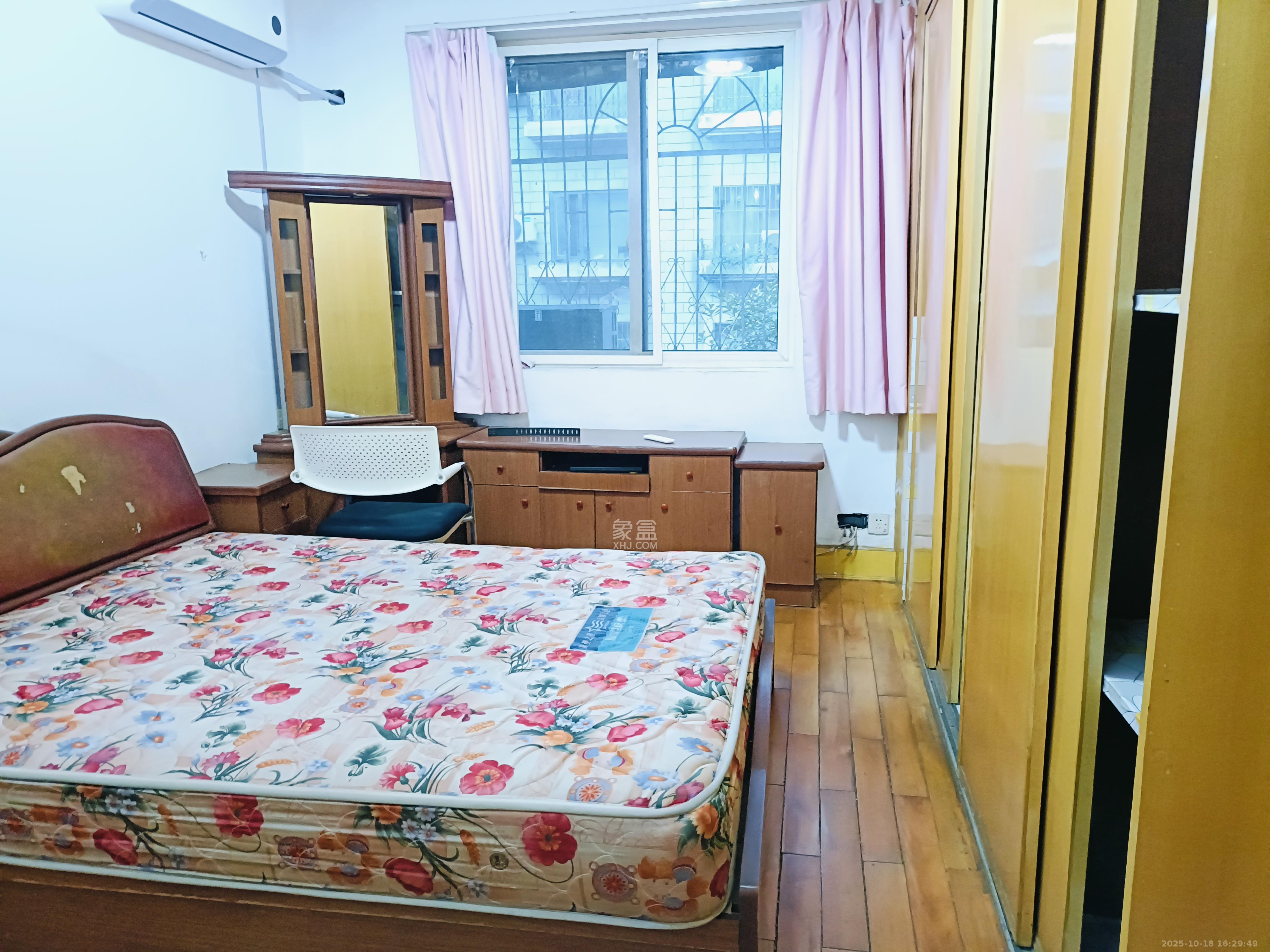 东风二村社区房  3室2厅1卫    2000.0元/月 东风二村社区房  3室2厅1卫    2000.0元/月室内图