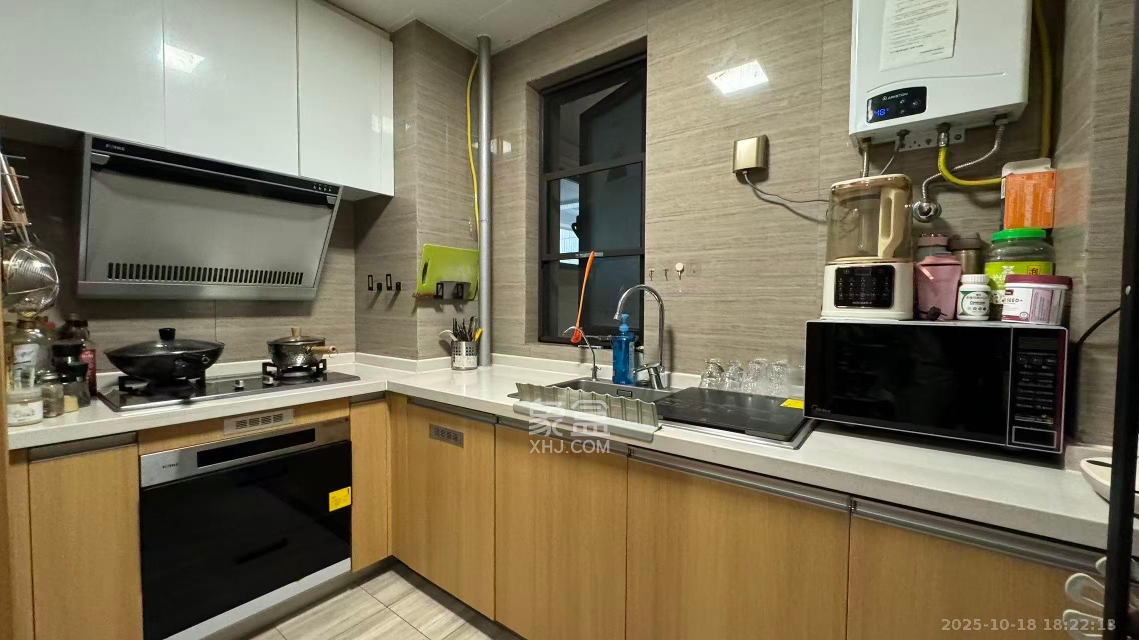 阳光城尚东湾蓝莓苑  3室1厅1卫    2200.0元/月 阳光城尚东湾蓝莓苑  3室1厅1卫    2200.0元/月室内图