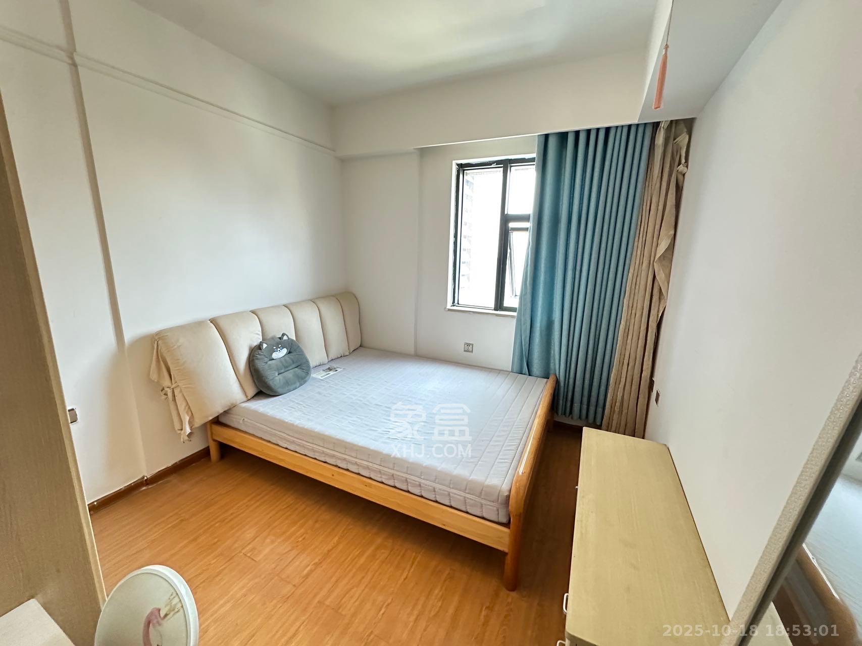 东塘瑞府  2室1厅1卫    2400.0元/月室内图