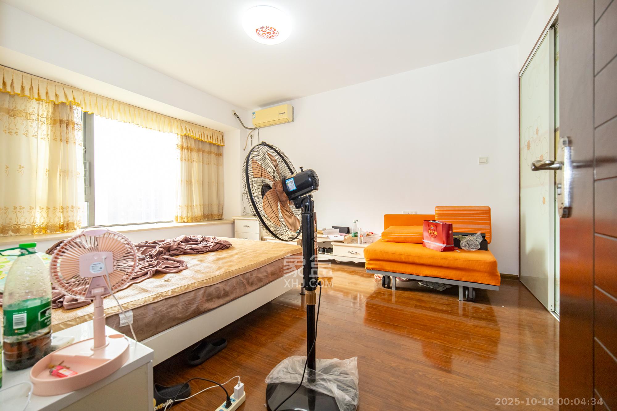 华润凤凰城二期  5室2厅2卫    130.0万卧室