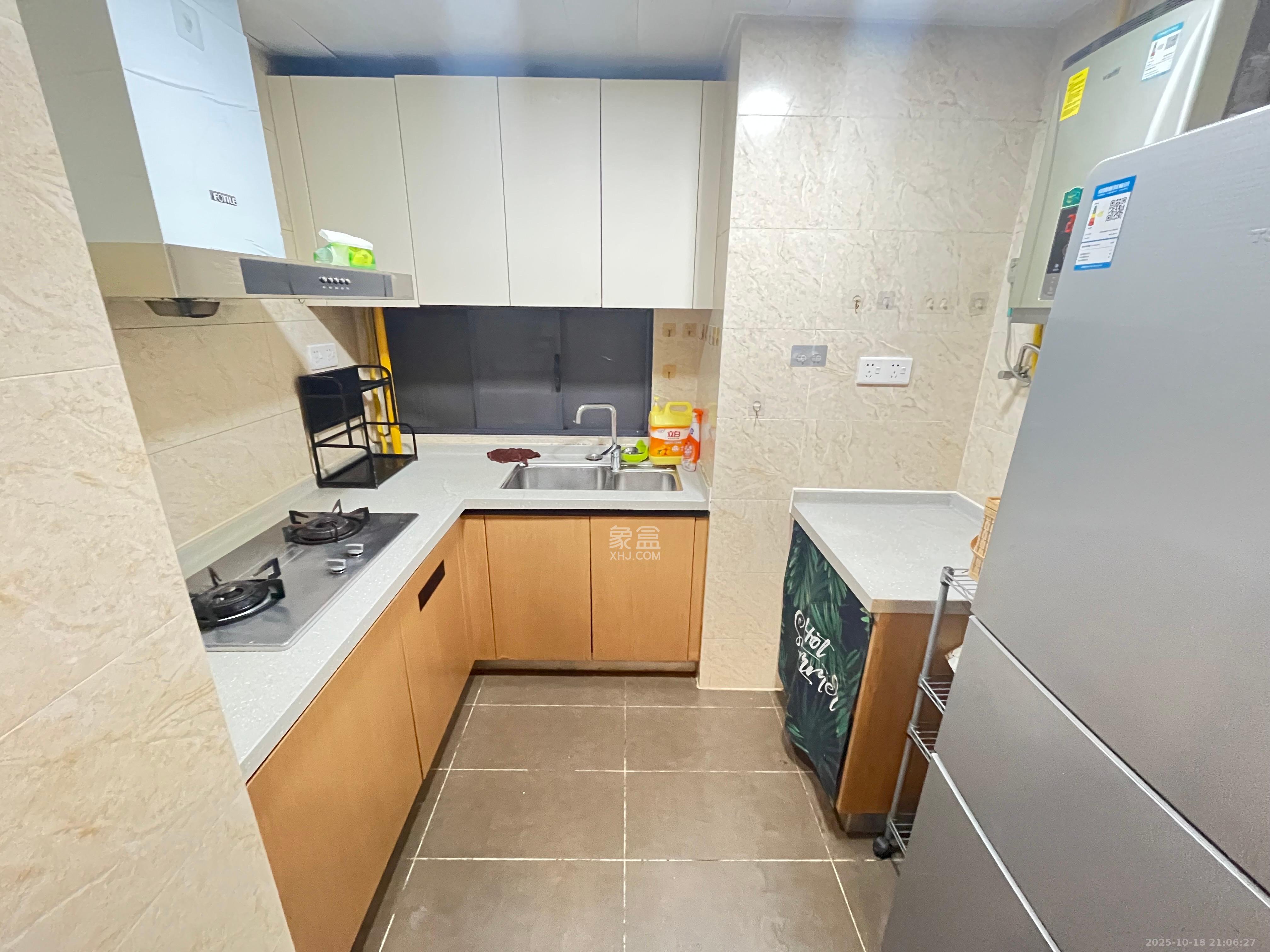 万科魅力之城 3室2厅2卫 2400.0元/月 万科魅力之城 3室2厅2卫 2400.0元/月室内图