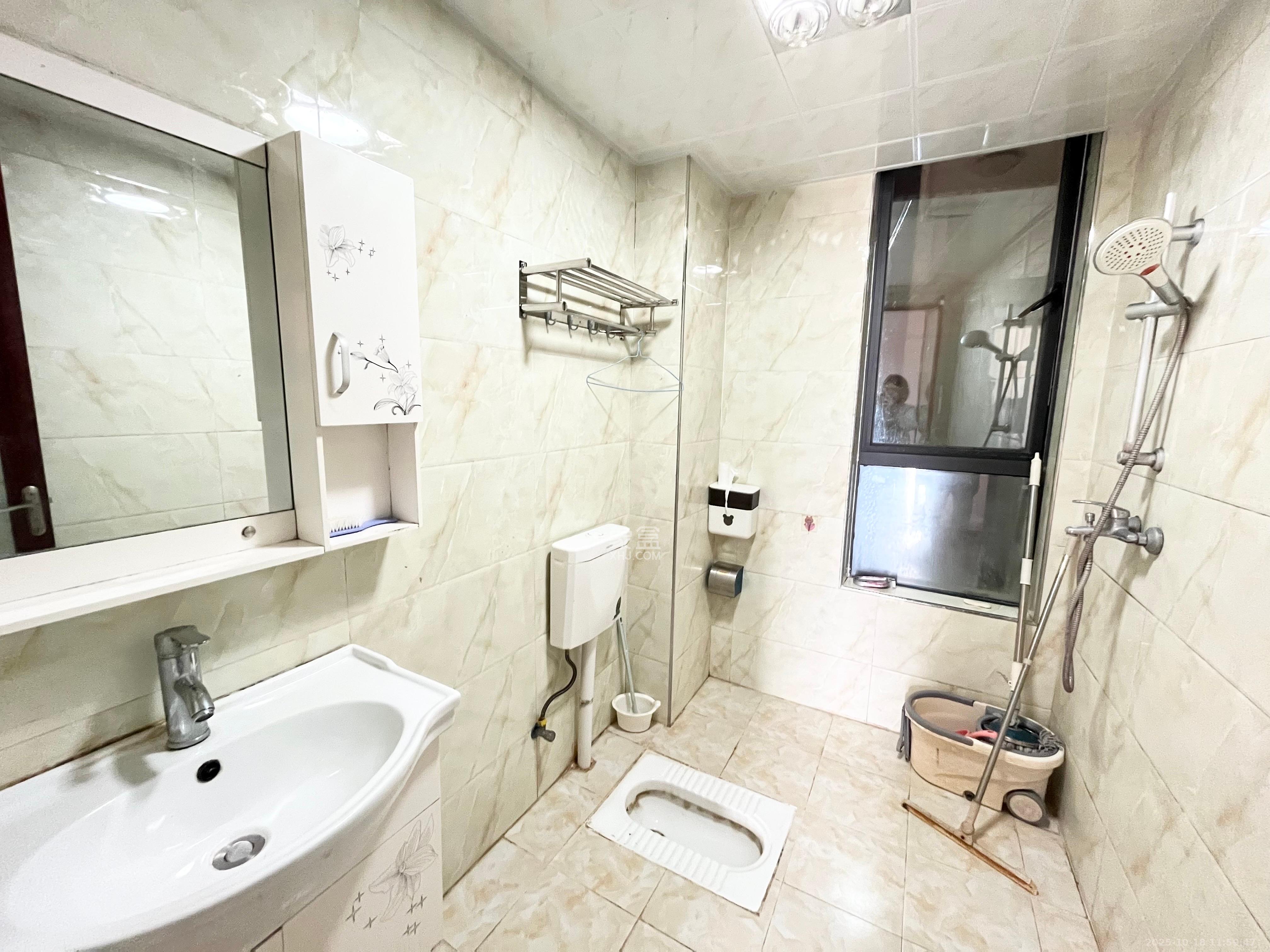 保利麓谷林语C区  3室2厅1卫    2200.0元/月室内图