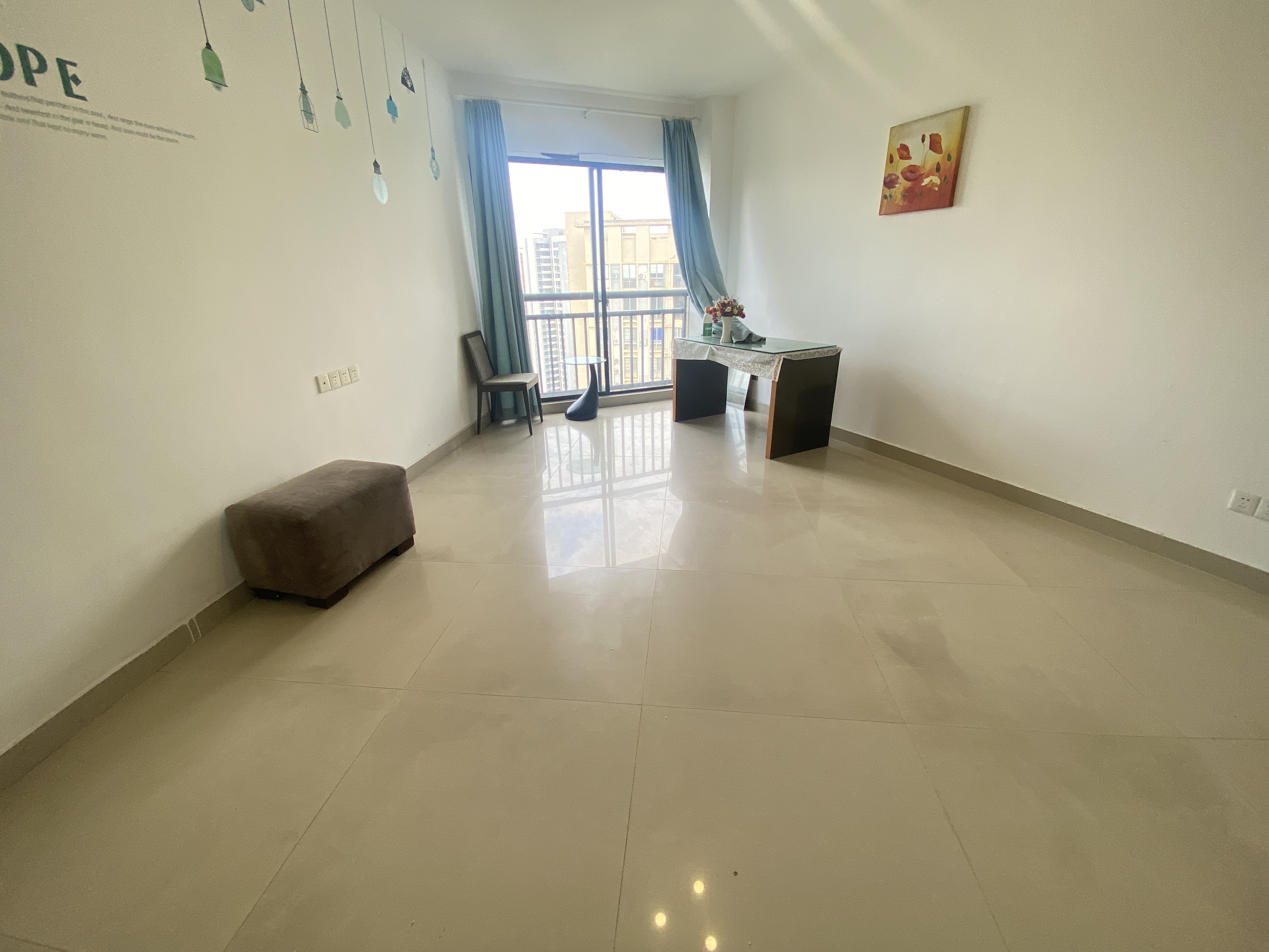 康馨花园  3室1厅1卫    2500.0元/月室内图1