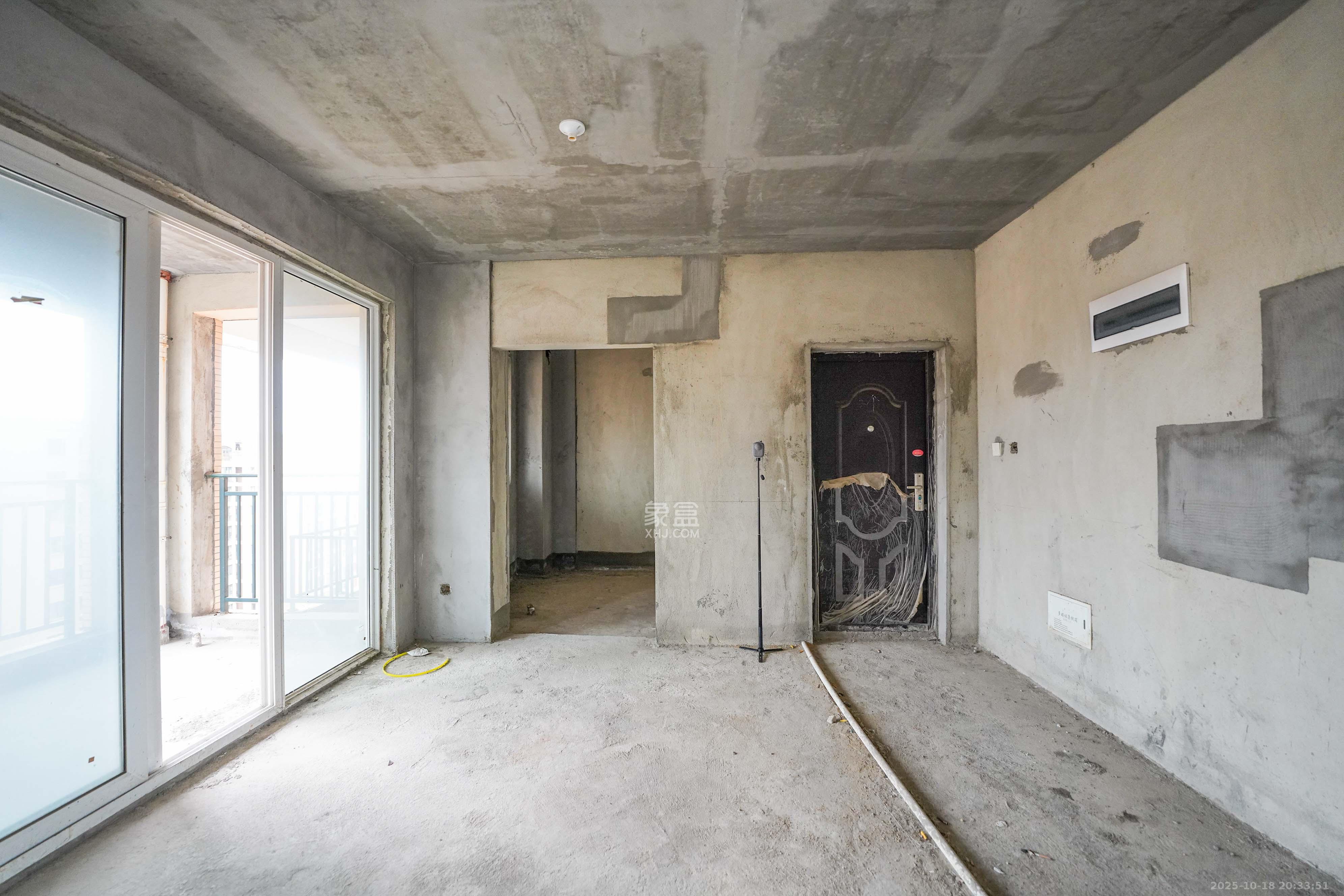 丽发新城  5室3厅3卫    106.8万客厅