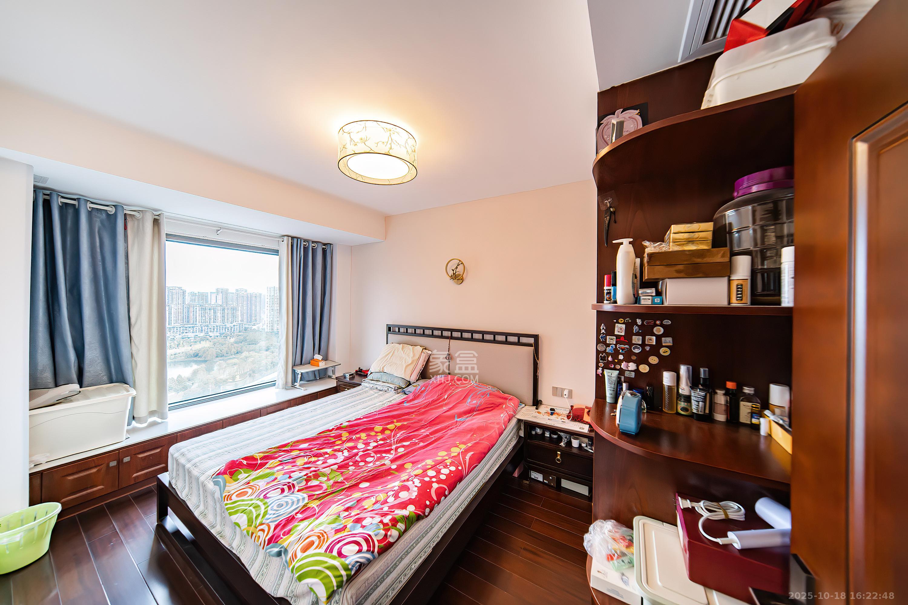 湘熙水郡（观澜海赋家园）  4室2厅2卫    180.0万卧室