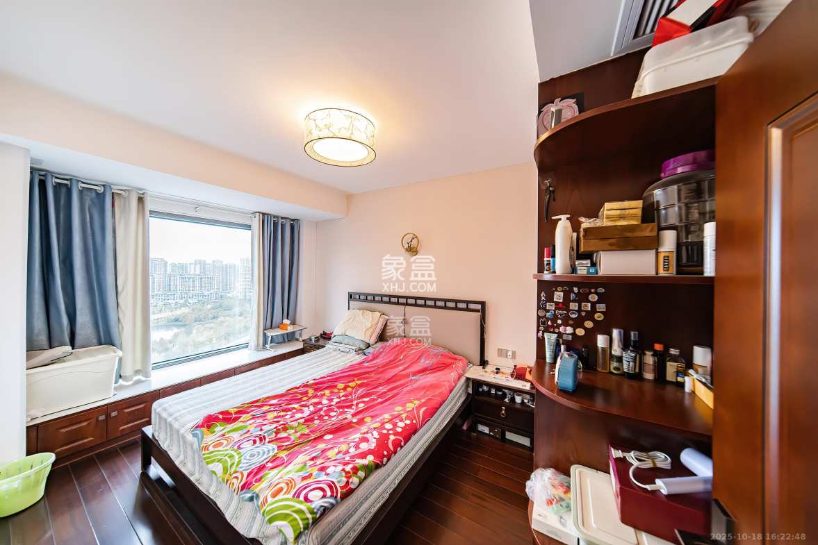 湘熙水郡(观澜海赋家园) 4室2厅2卫 180.0万 湘熙水郡(观澜海赋家园) 4室2厅2卫 180.0万卧室