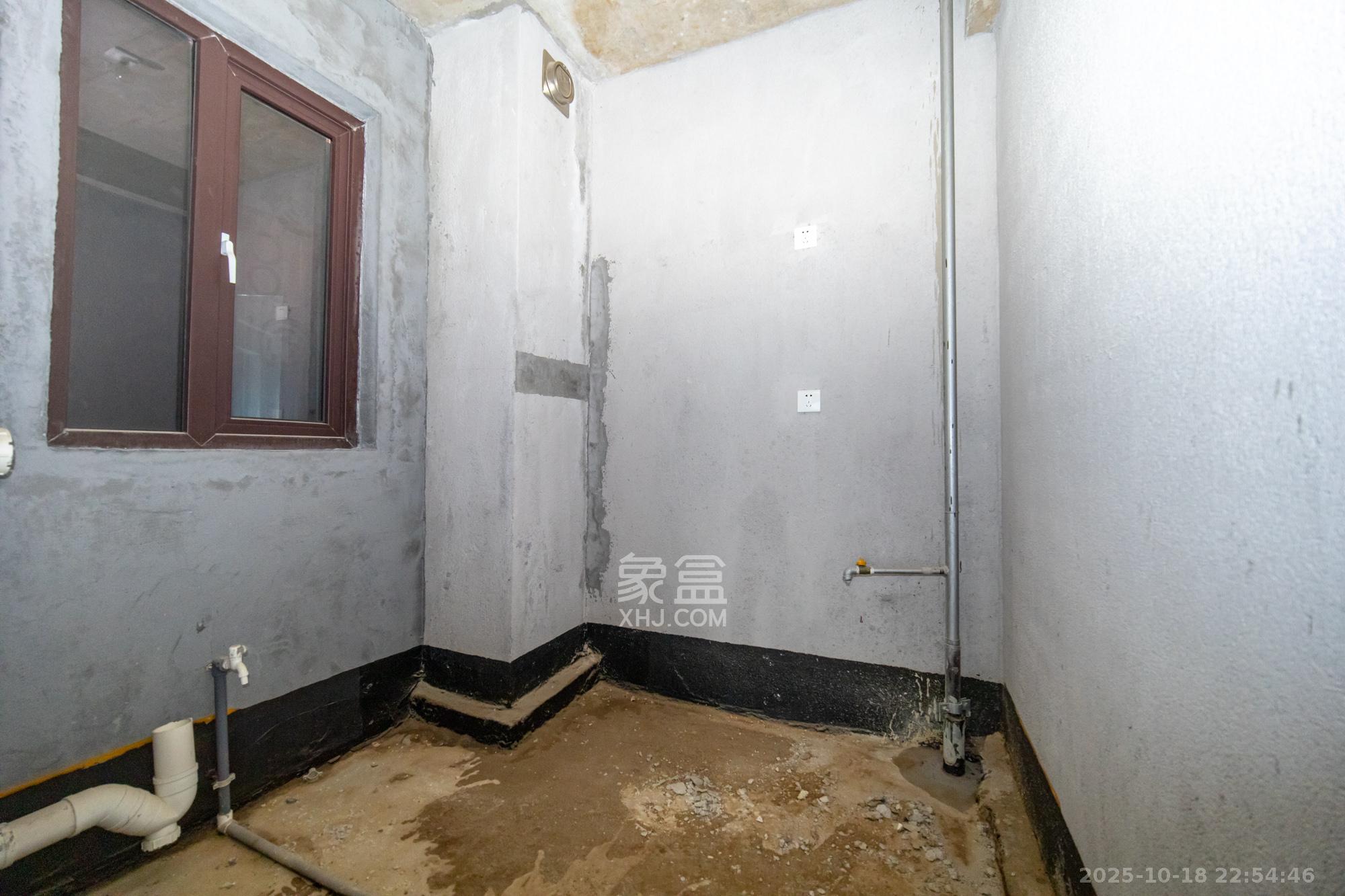 新长海广场  3室2厅1卫    53.8万厨房