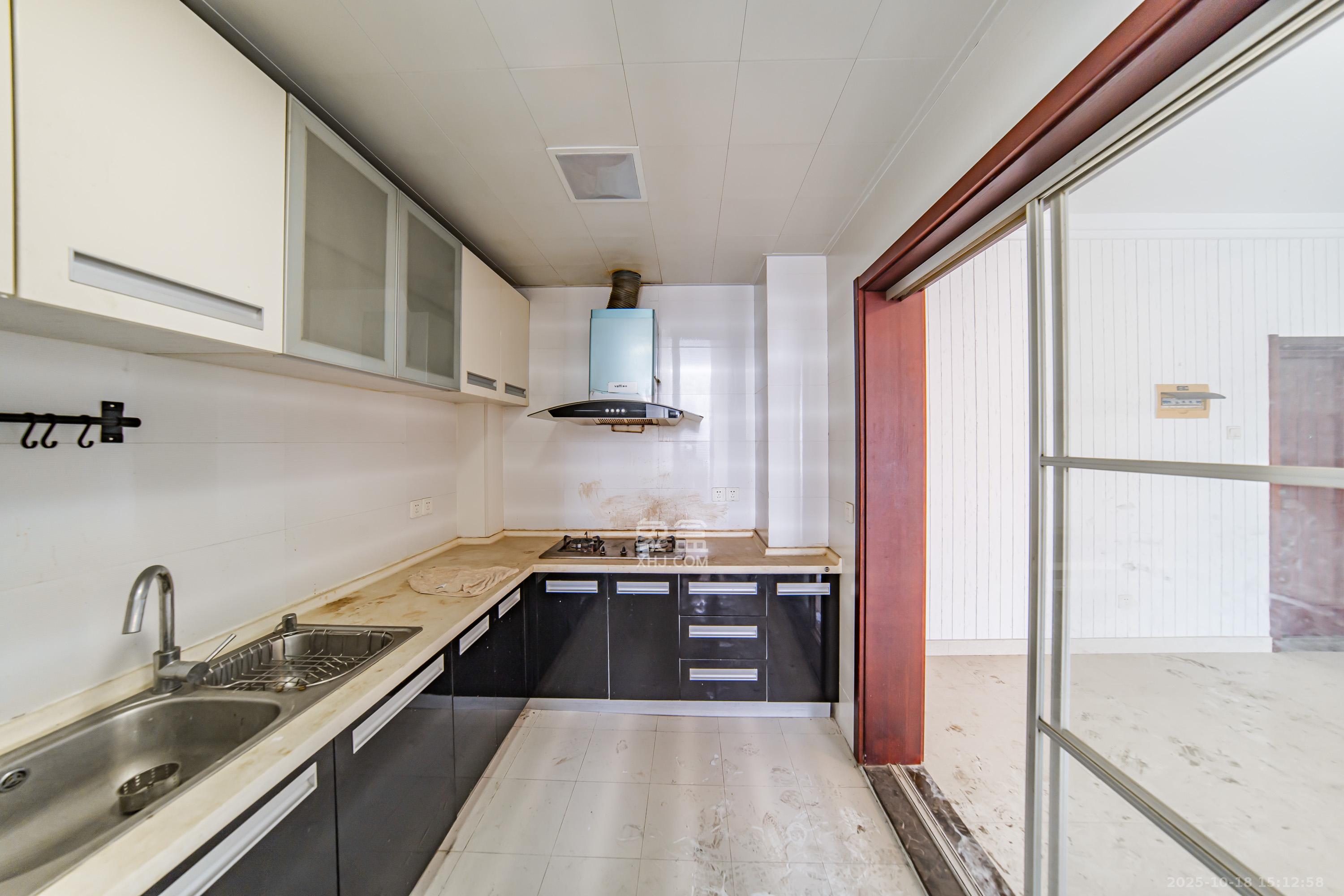 阳光100三期 2室2厅1卫 2000.0元/月 阳光100三期 2室2厅1卫 2000.0元/月室内图