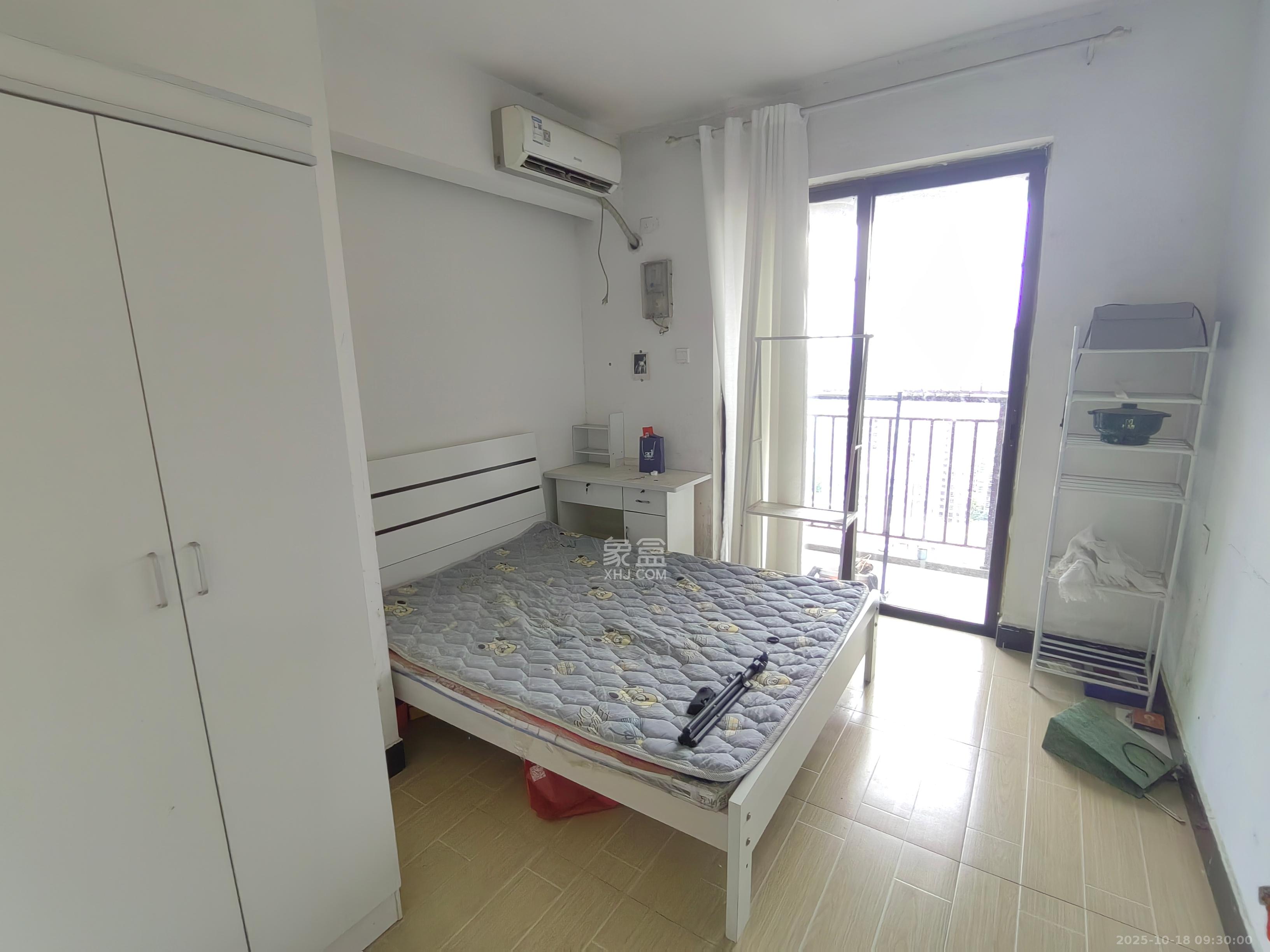 华润五彩城  1室0厅1卫    700.0元/月 华润五彩城  1室0厅1卫    700.0元/月室内图