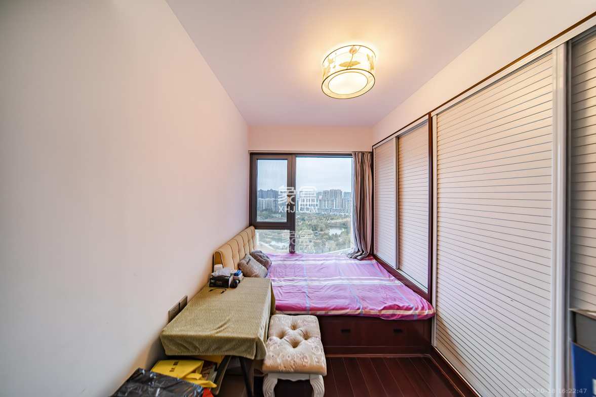 湘熙水郡(观澜海赋家园) 4室2厅2卫 180.0万 湘熙水郡(观澜海赋家园) 4室2厅2卫 180.0万卧室