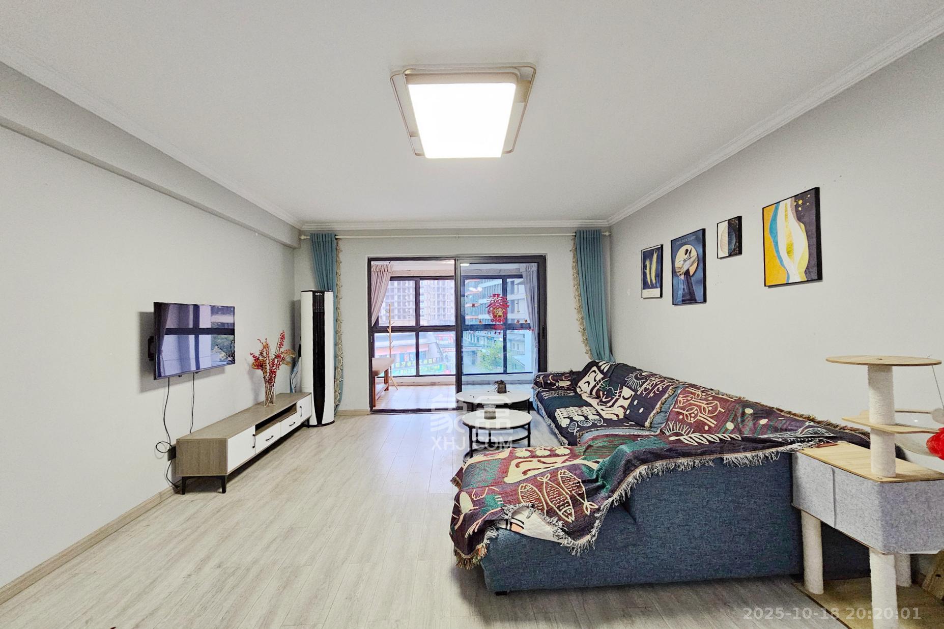 明昇壹城（明昇时代广场）一期  4室2厅2卫    198.0万客厅