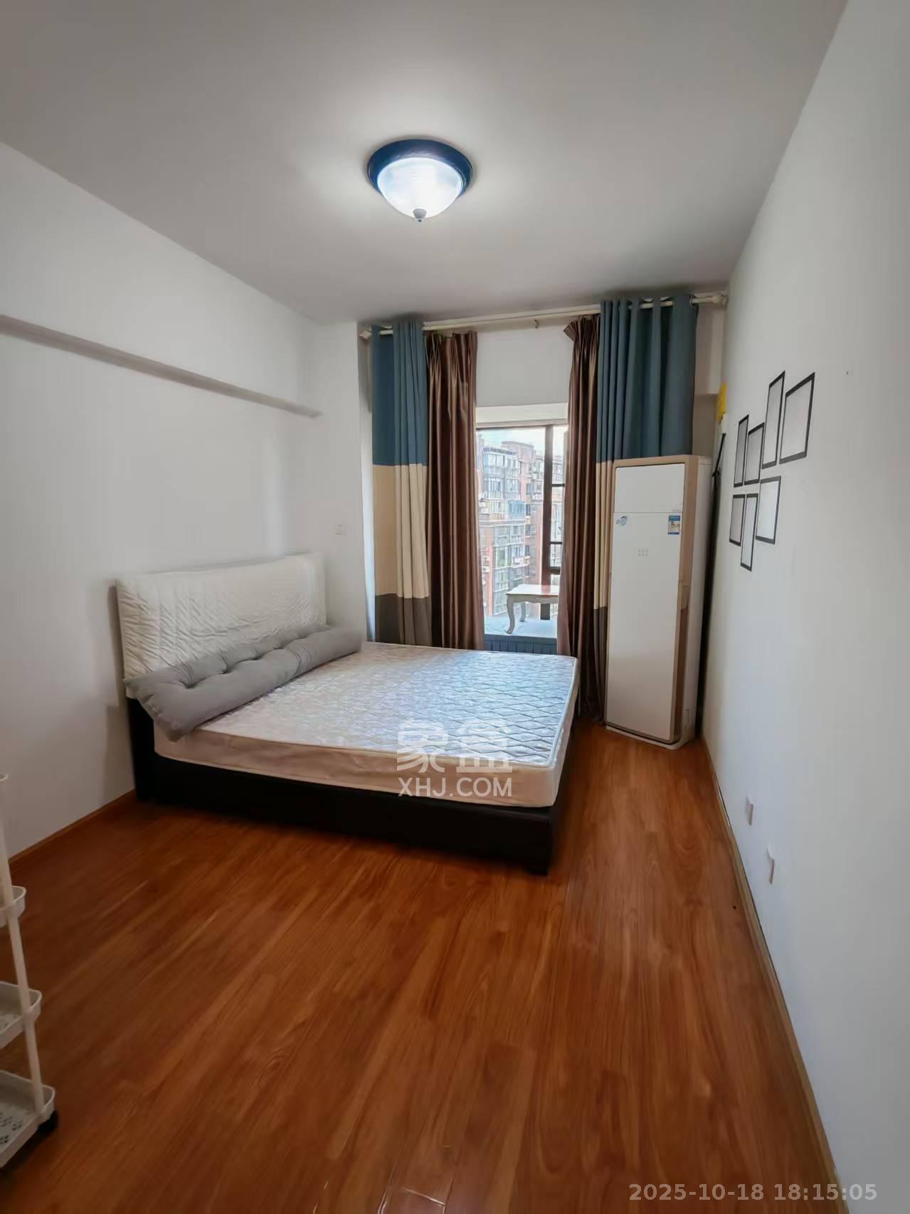 绿地公馆(绿地名邸)  1室1厅1卫    1300.0元/月 绿地公馆(绿地名邸)  1室1厅1卫    1300.0元/月室内图