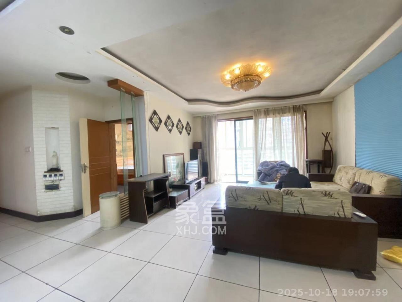 亚华香舍花都  3室2厅2卫    2500.0元/月