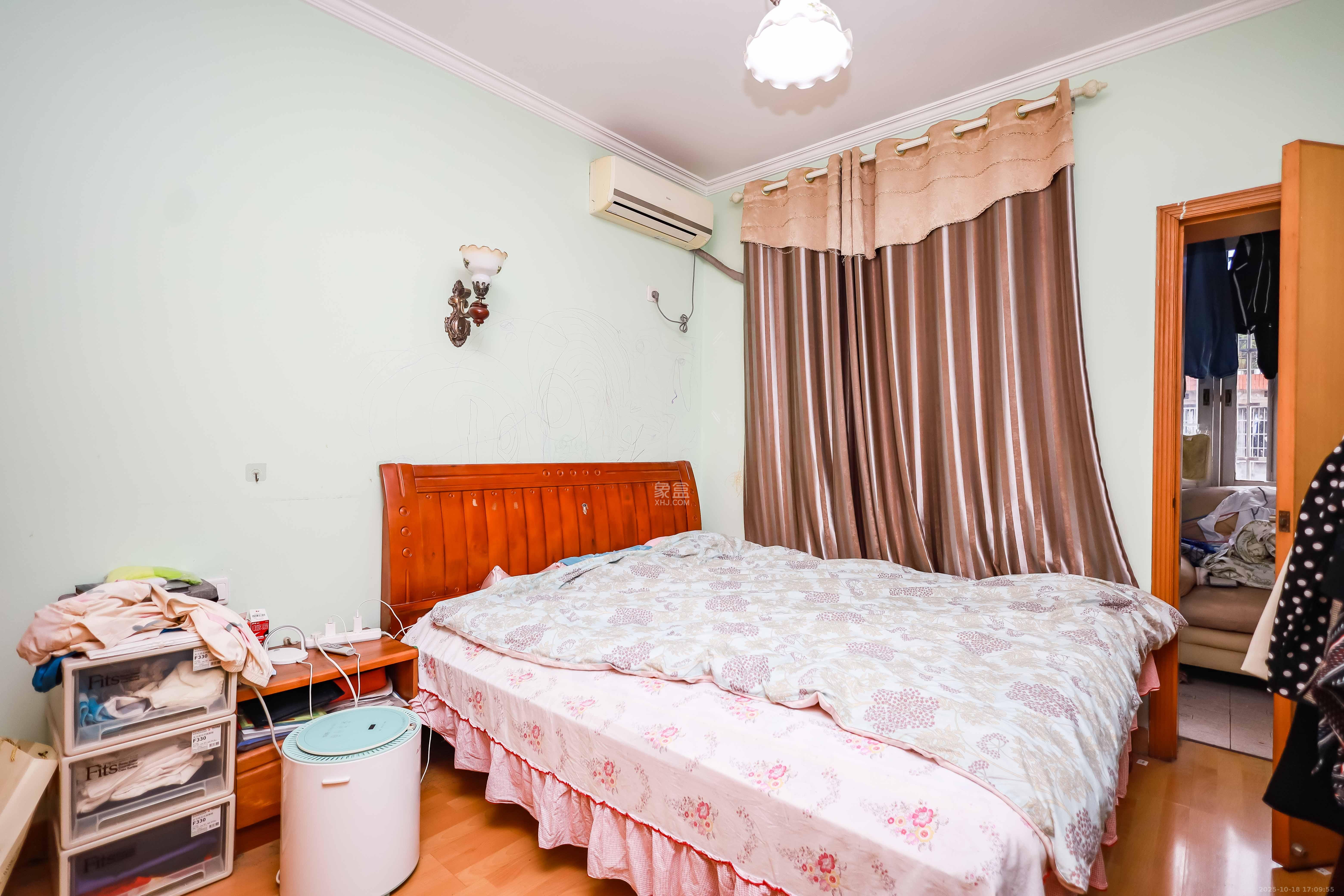 丽臣小区  2室2厅1卫    52.8万卧室