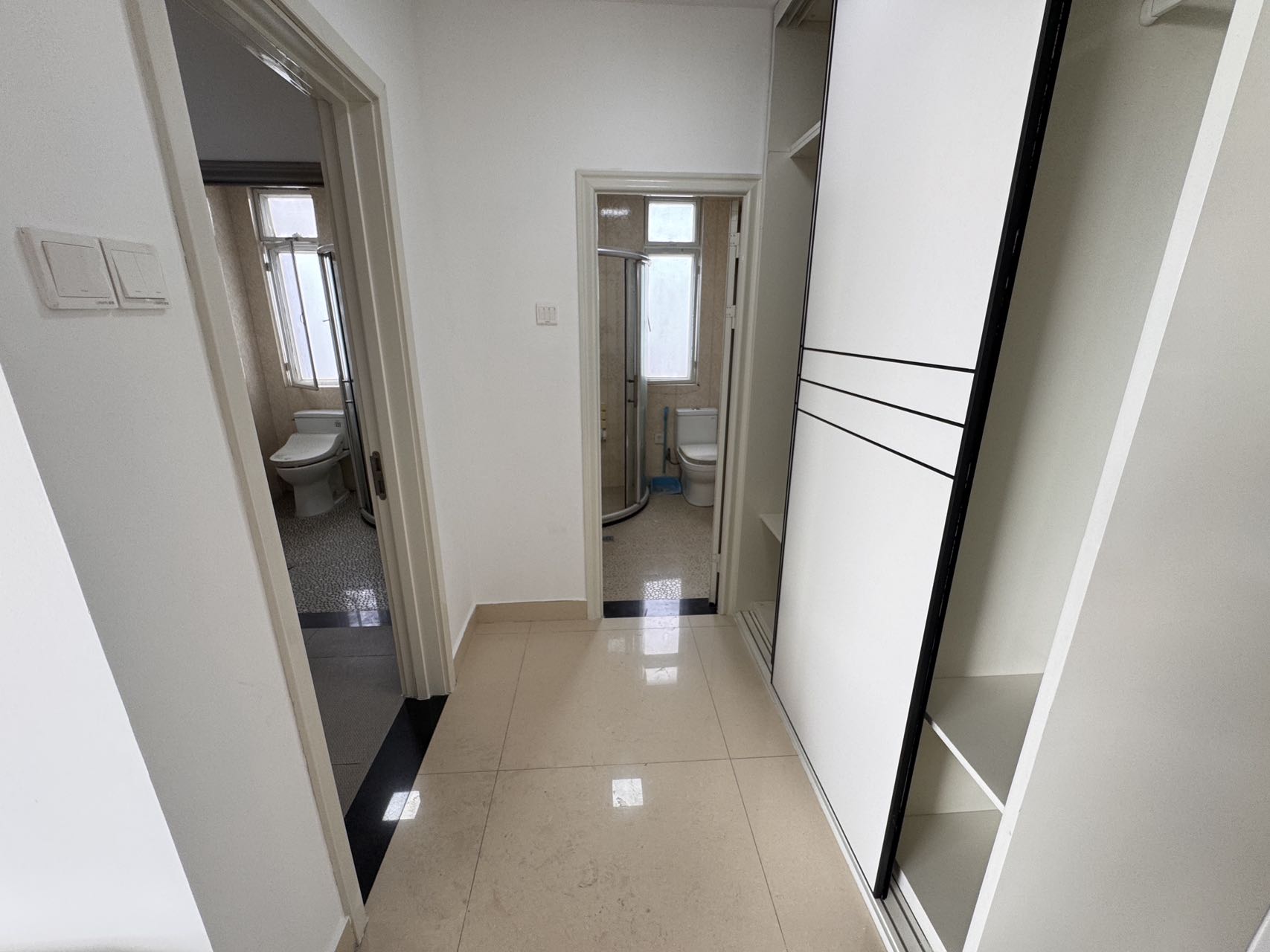 紫荆花园一期  3室2厅2卫    3500.0元/月室内图