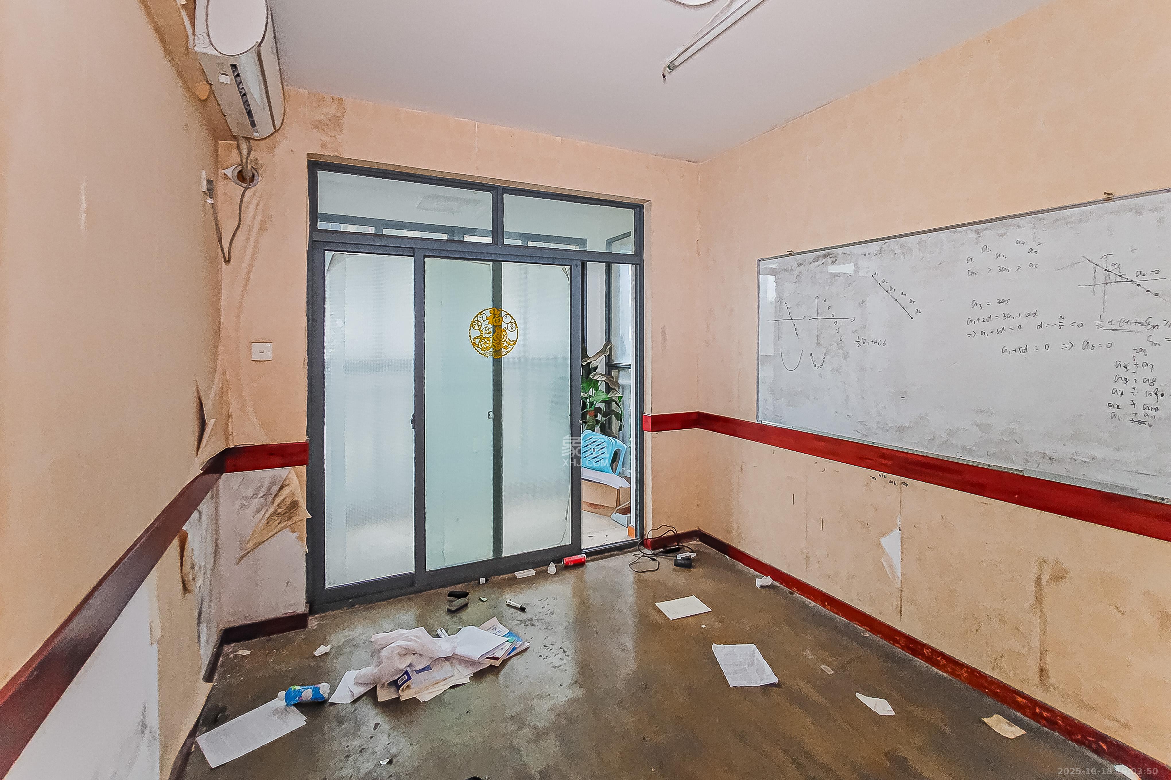 君庭金福苑  4室2厅2卫    120.0万卧室